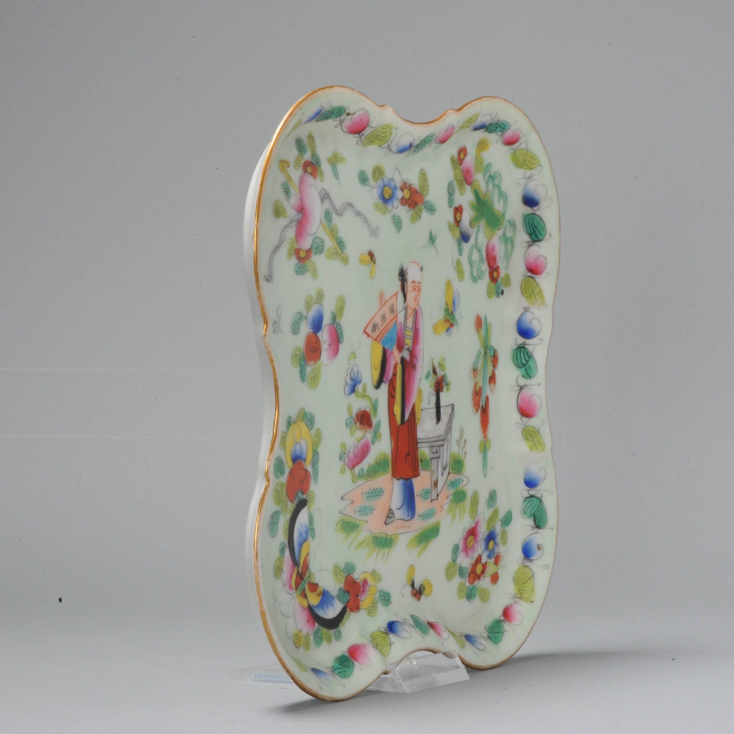 Eine sehr schöne und ungewöhnliche kantonesische Schale in polychromen Farben. Nach chinesischem Porzellan, aber aus Frankreich, Bayeux Fabrik.

Ein wahrhaft fantastisches und ungewöhnliches Stück.

Zusätzliche Informationen:
MATERIAL: Porzellan &