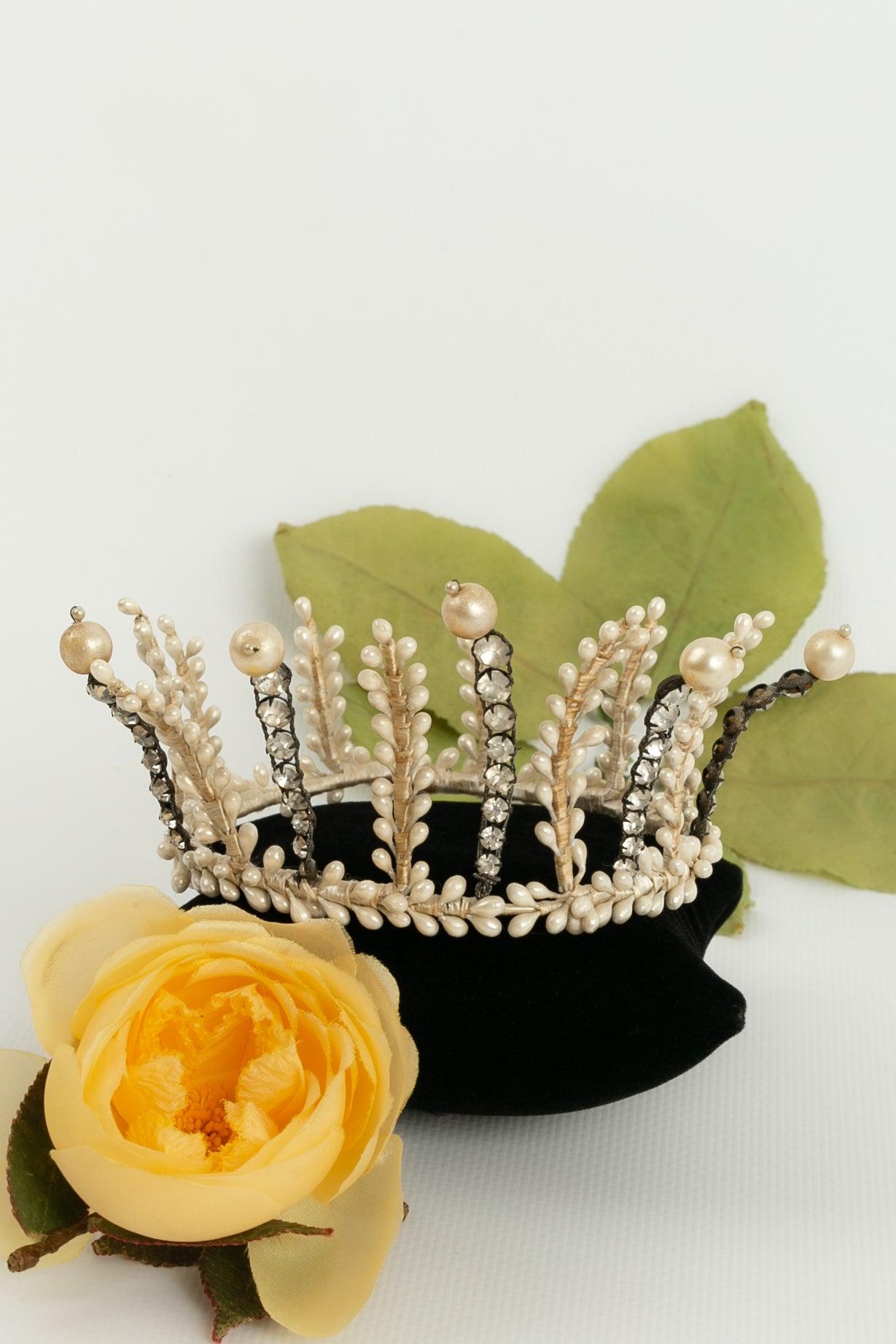 Antique crown decorated with rhinestones. Circa 1910s.

Additional information:
Condition: Very good condition.
Dimensions: Circumference: 24 cm (9.44