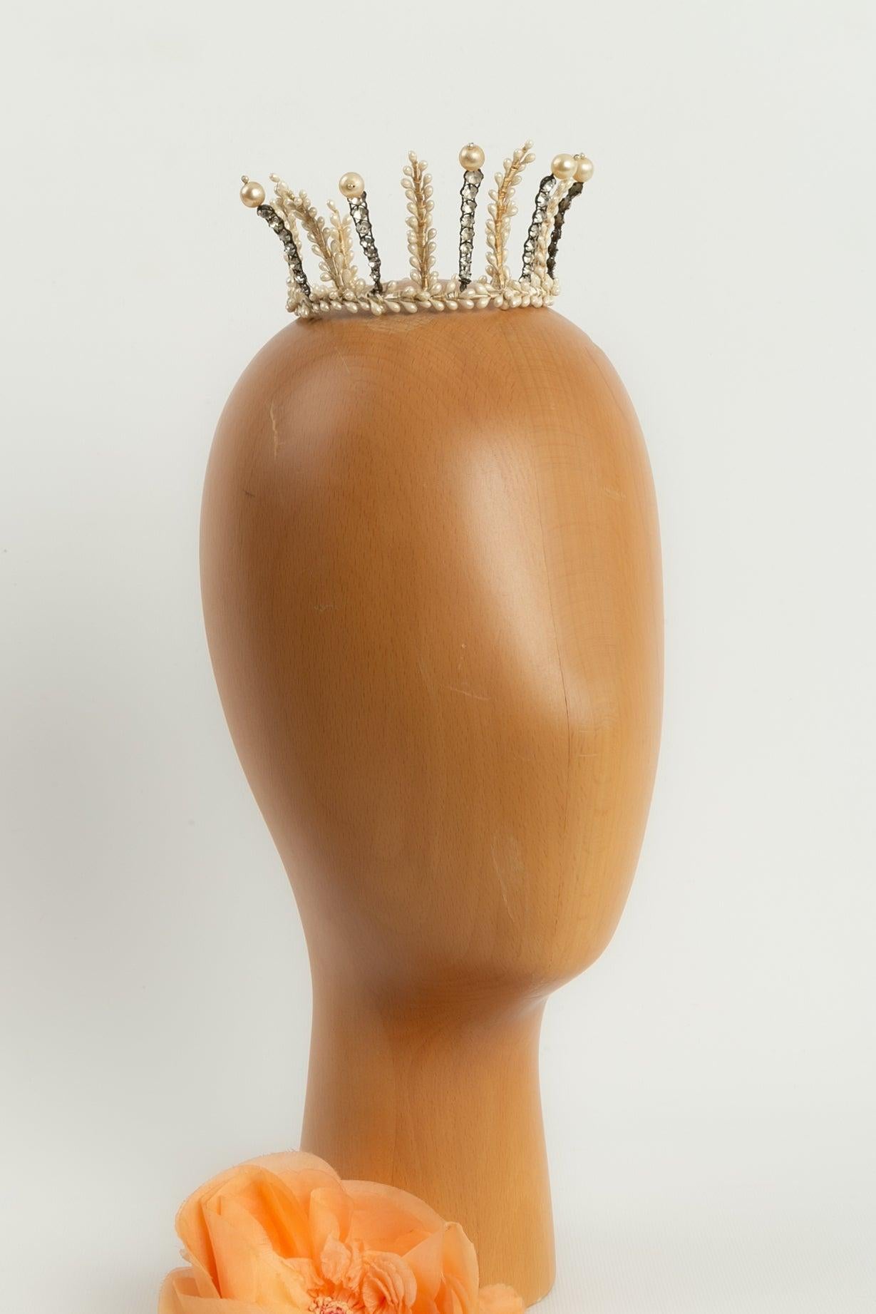 Antique Bead Crown, 1910s In Excellent Condition For Sale In SAINT-OUEN-SUR-SEINE, FR