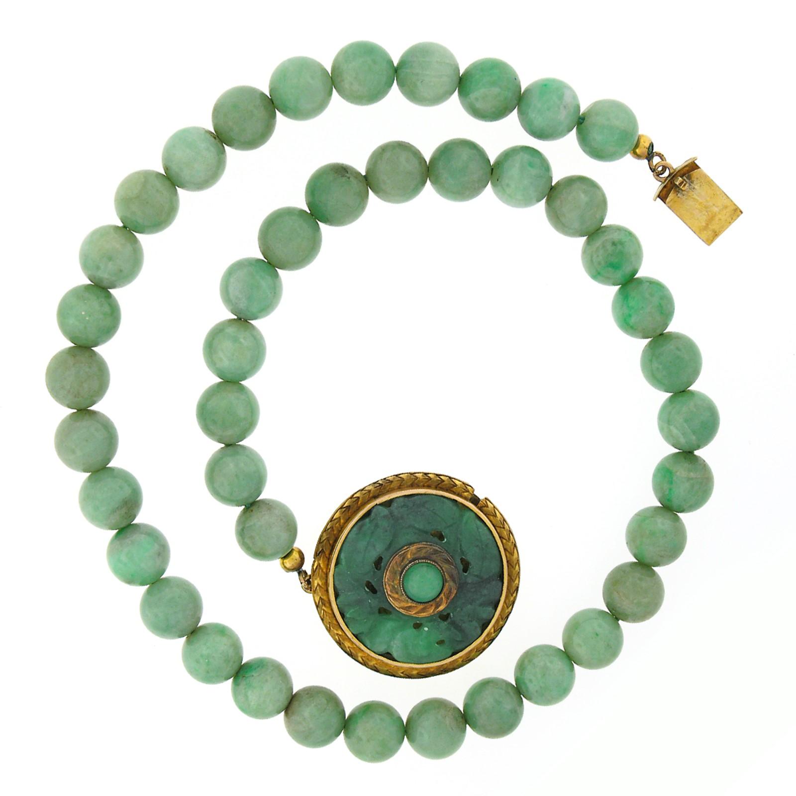 Antike Perlenstrang-Halskette mit geschnitzter grüner Jade, geätztem 14k Gold-Anhänger im Angebot 2