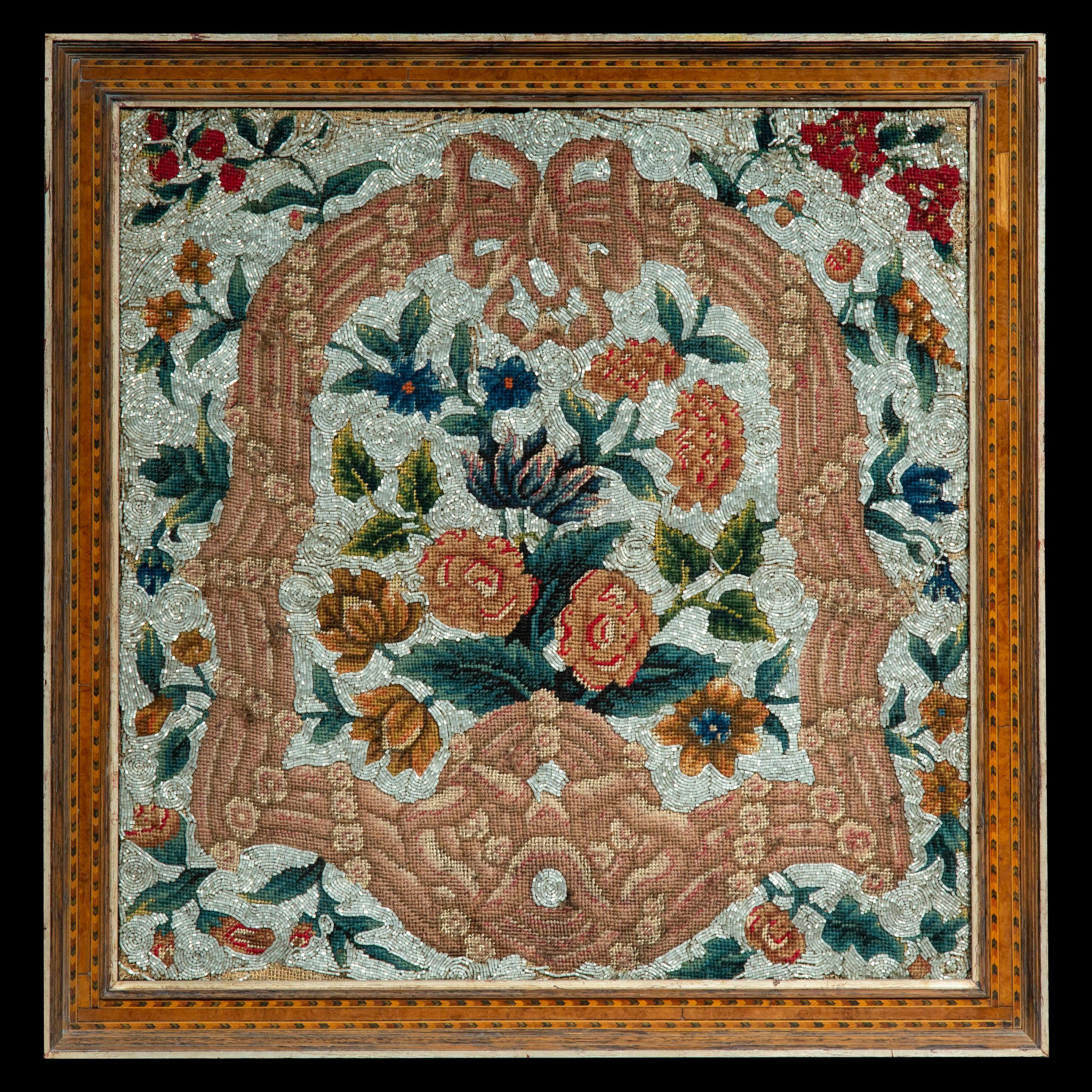 Antikes Wandteppich mit Perlenstickerei, frühes 19. Jahrhundert (Perlenbesetzt) im Angebot