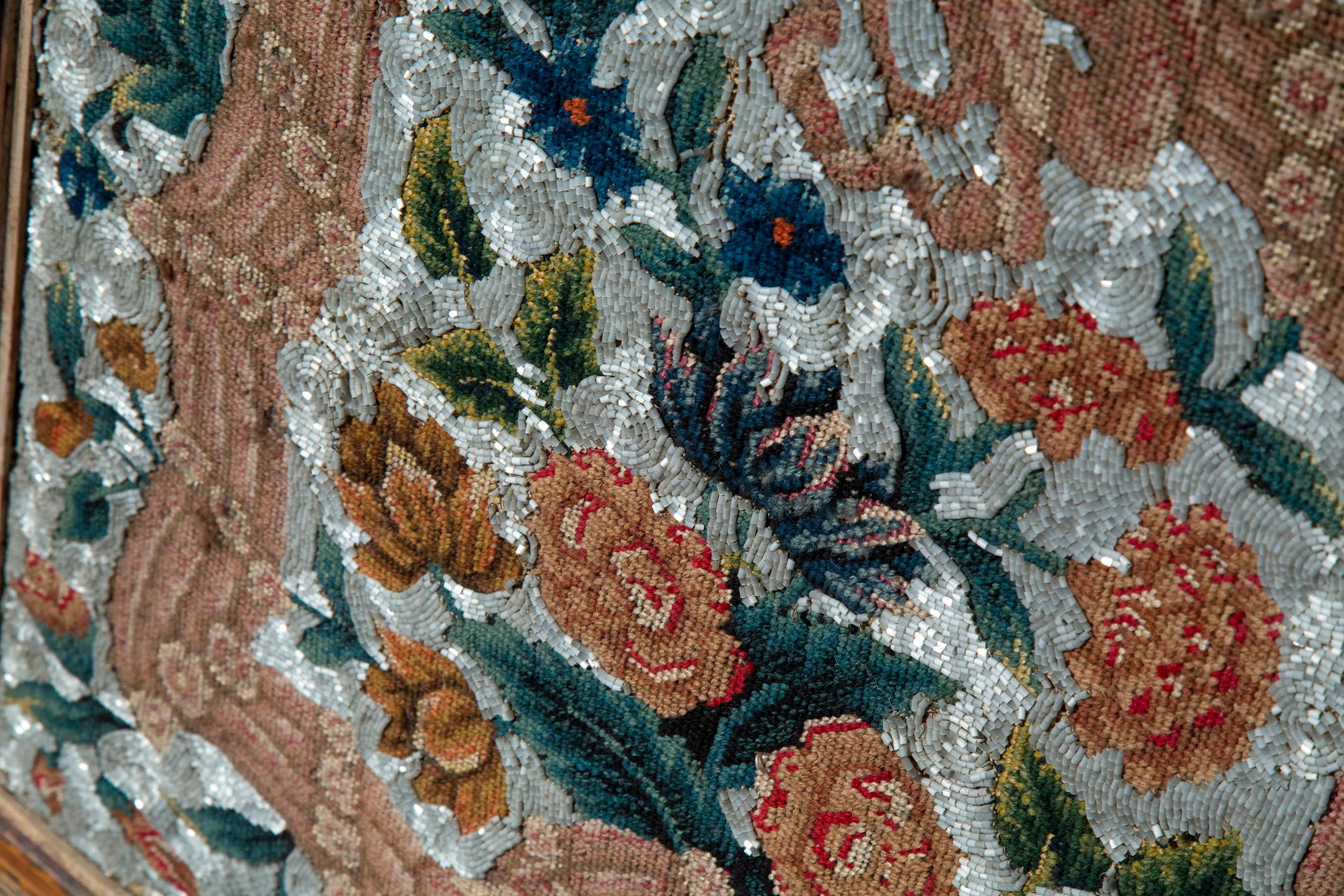 Antikes Wandteppich mit Perlenstickerei, frühes 19. Jahrhundert im Zustand „Gut“ im Angebot in Richmond, London