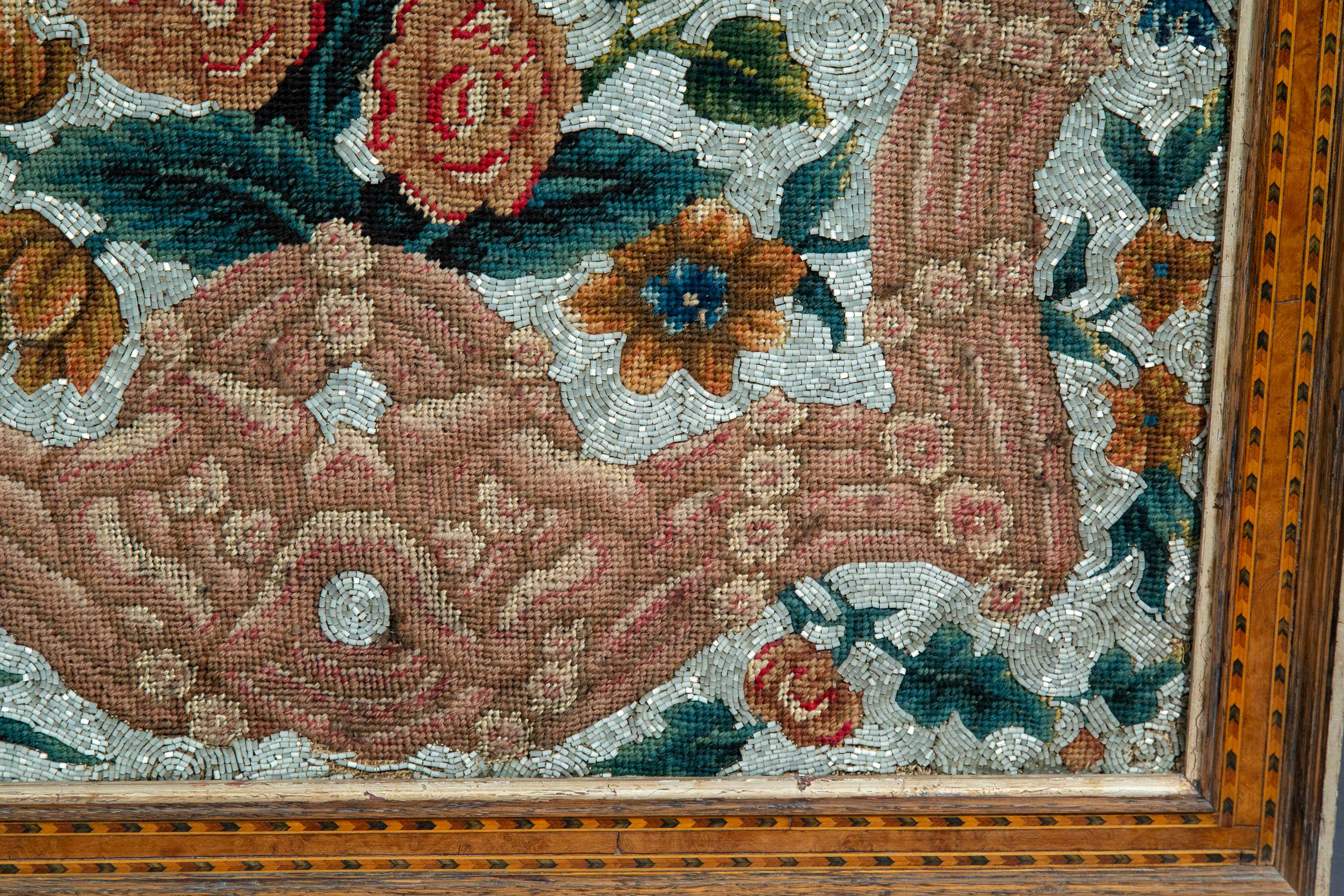 Antikes Wandteppich mit Perlenstickerei, frühes 19. Jahrhundert (Textil) im Angebot