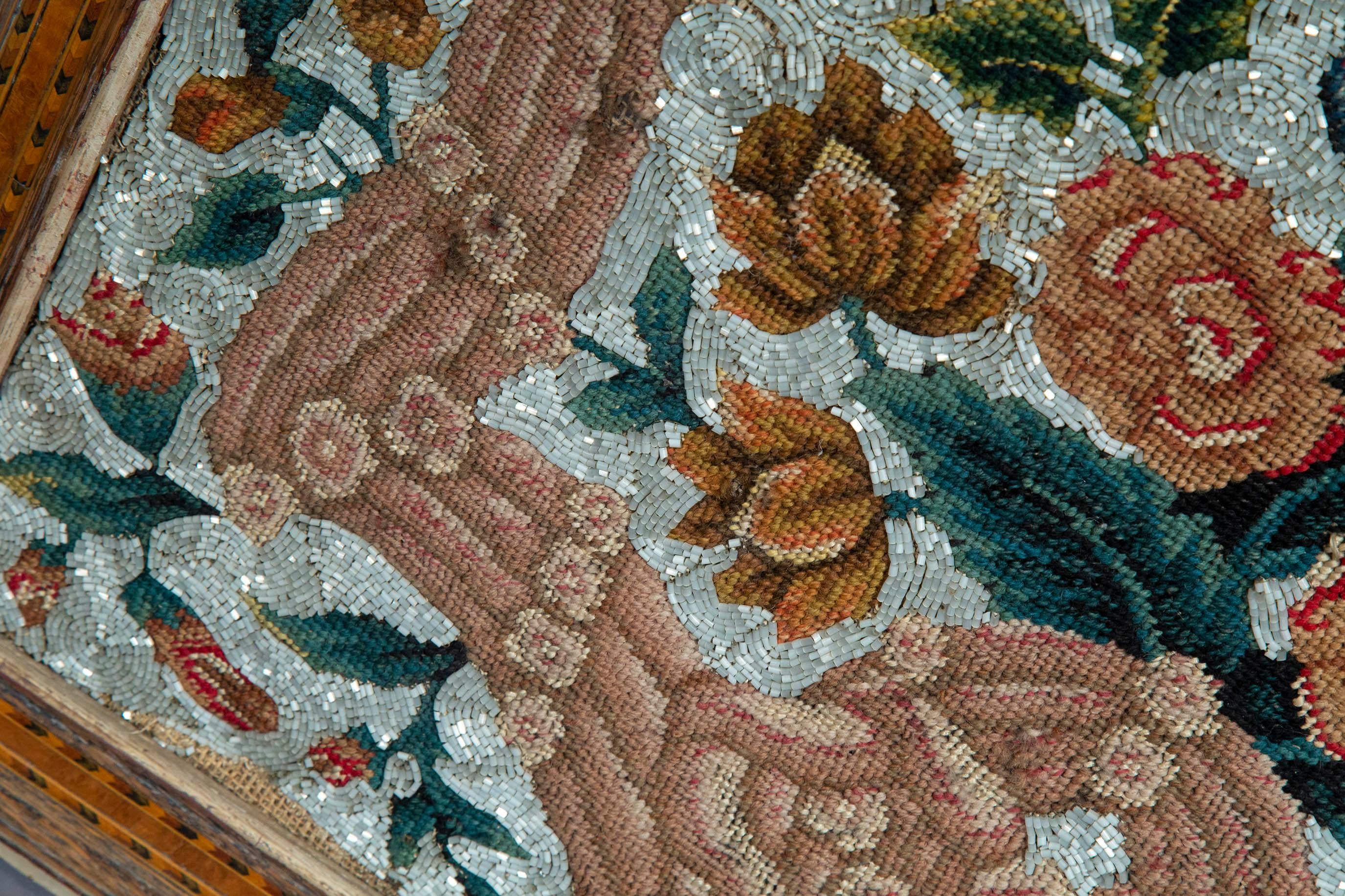 Antikes Wandteppich mit Perlenstickerei, frühes 19. Jahrhundert (George II.) im Angebot