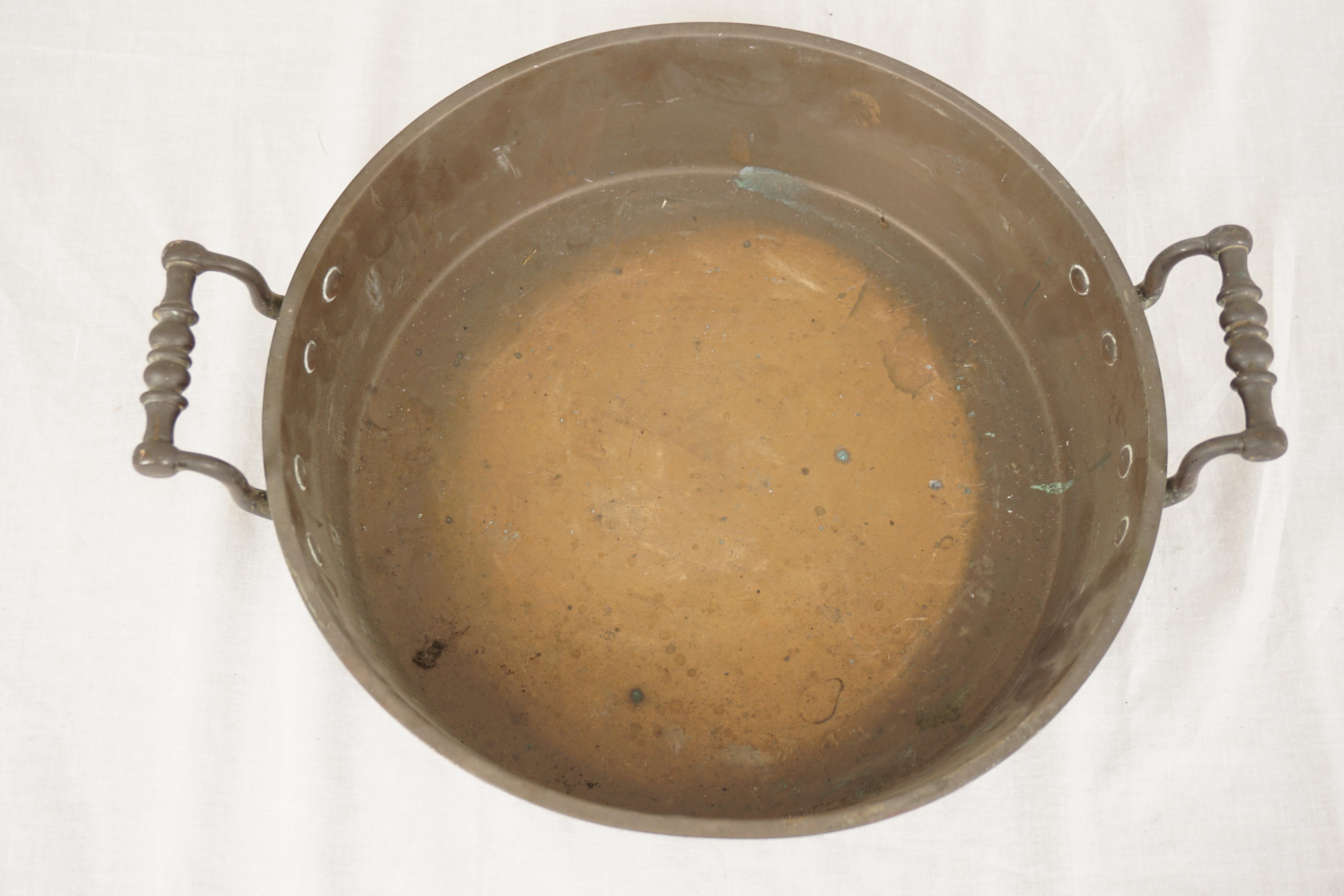 Antique Beaten Copper Pan, Victorian Double Handled Pan, Scotland 1880, H1074 In Good Condition For Sale In Vancouver, BC