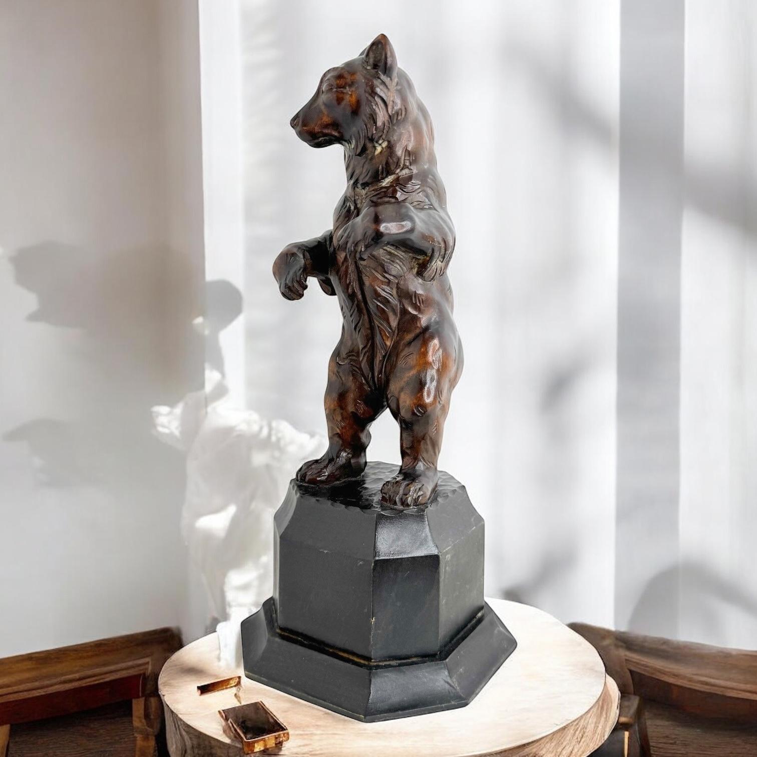 Antique beautiful Brienz Bear Statue Wood Carved on an Ebonized Wooden Base 1890 For Sale 3