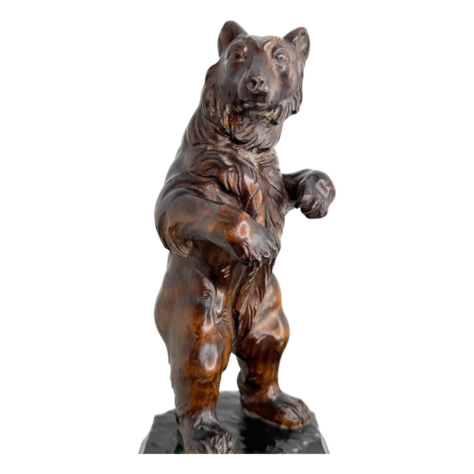 Antique beautiful Brienz Bear Statue Wood Carved on an Ebonized Wooden Base 1890 For Sale 6