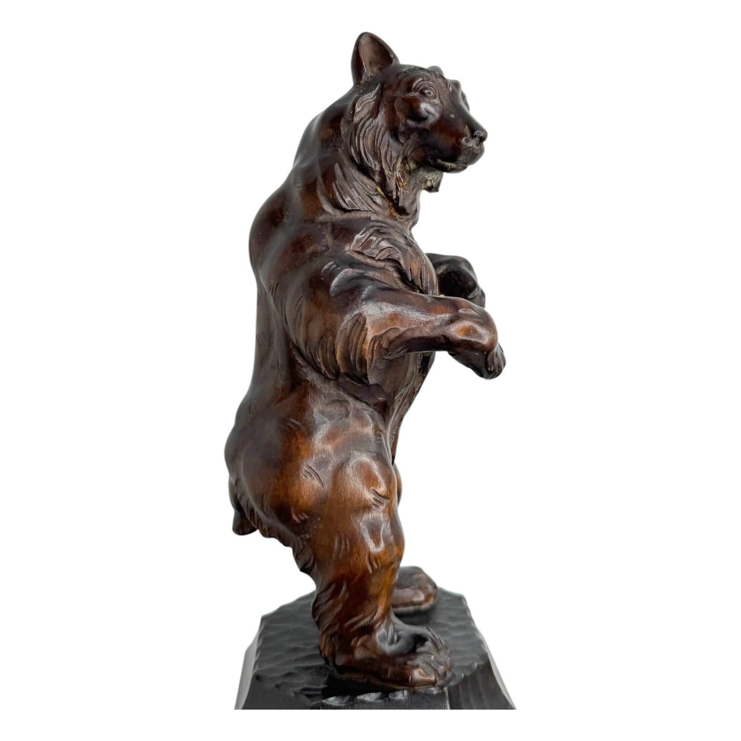 Antique beautiful Brienz Bear Statue Wood Carved on an Ebonized Wooden Base 1890 For Sale 11