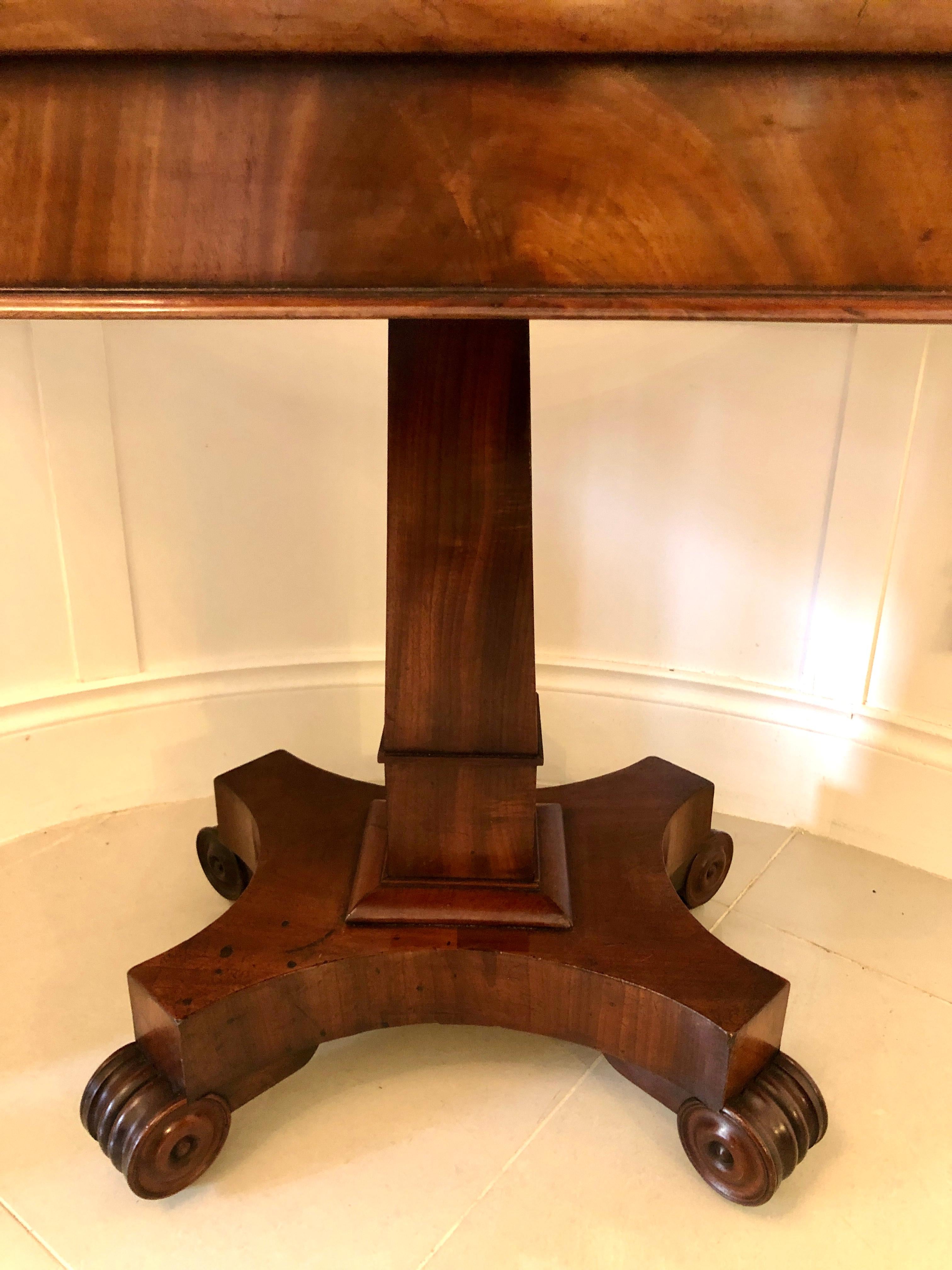 English 19th Century Antique William IV Mahogany Tea/Side Table For Sale