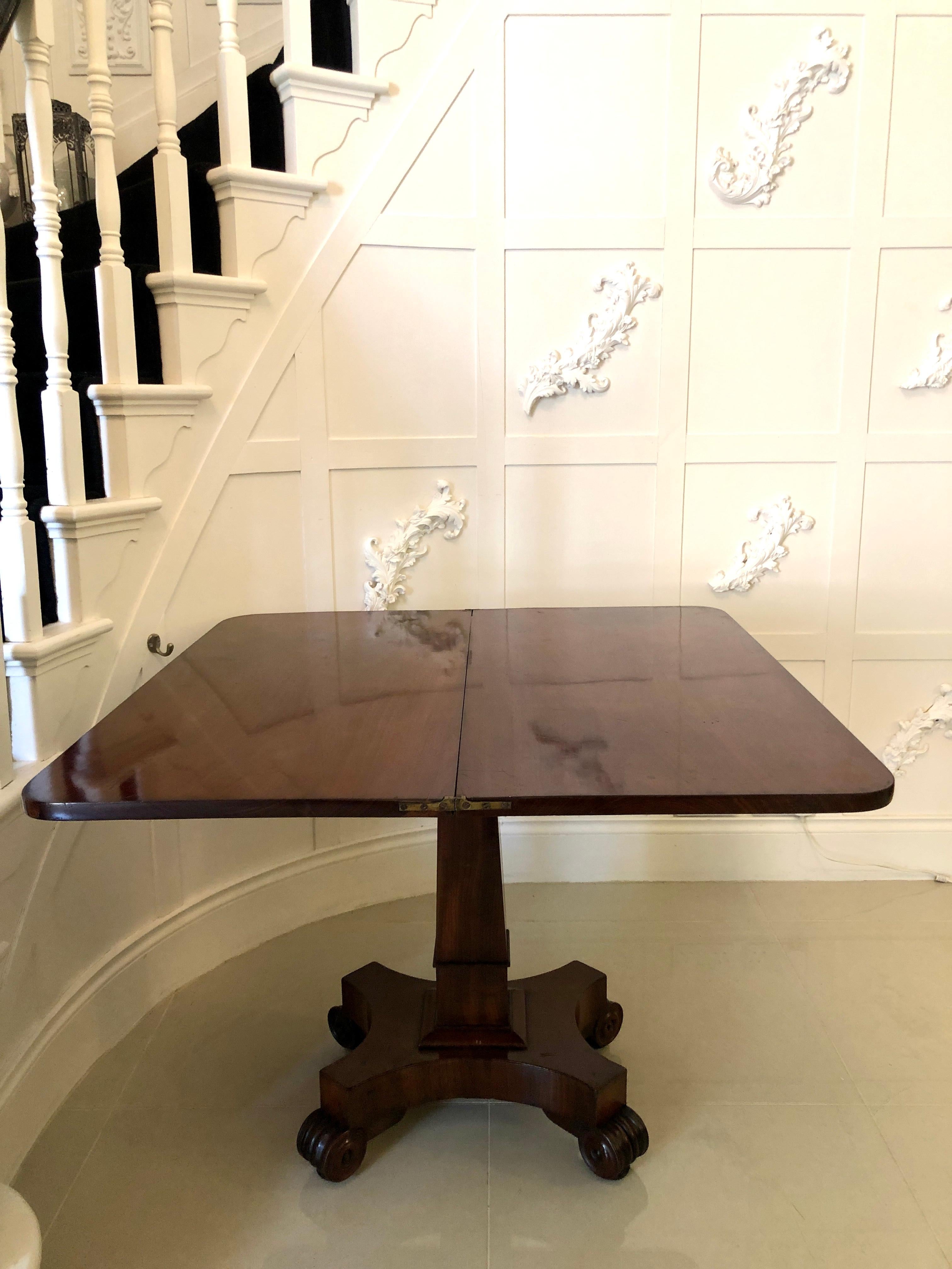 Milieu du XIXe siècle Table à thé/table d'appoint ancienne William IV du 19ème siècle en acajou en vente