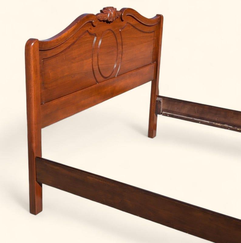 Cadre de lit antique, Full Size, Double, Abernathy Furniture, Walnut Wood, American en vente 3