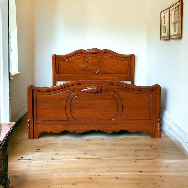 Cadre de lit ancien, Full Size, Double, Abernathy Furniture, Walnut Wood, American, Victorian, Queen Anne, Vintage.

Vintage du 19ème siècle
MATERIAL : noyer
Taille du lit : full us/ca
Dimensions : 80 3/4
