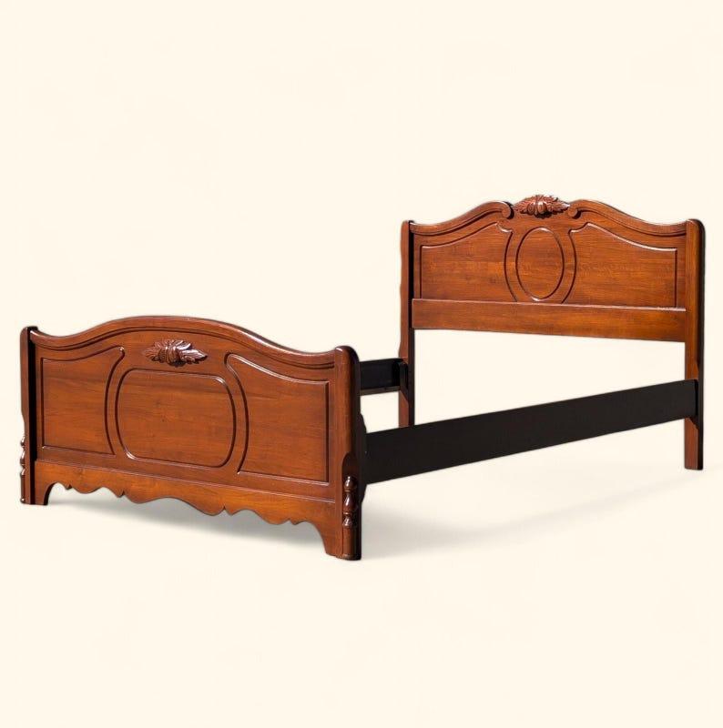 Cadre de lit antique, Full Size, Double, Abernathy Furniture, Walnut Wood, American en vente 1