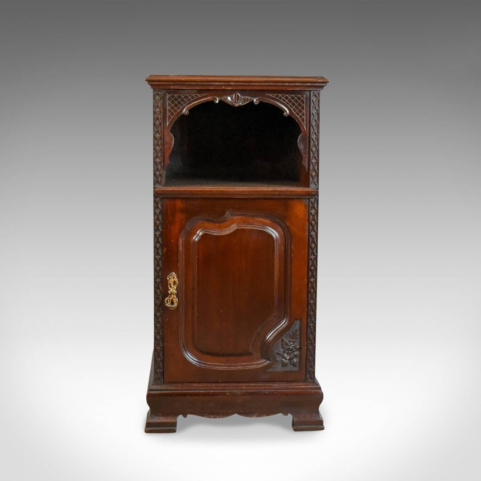 This is an antique bedside cabinet in carved mahogany. A nightstand. English dating to the Edwardian period, circa 1910.

Craftsmanship in a quality dark mahogany with a wax polished finish
Good consistent colour throughout with a desirable aged