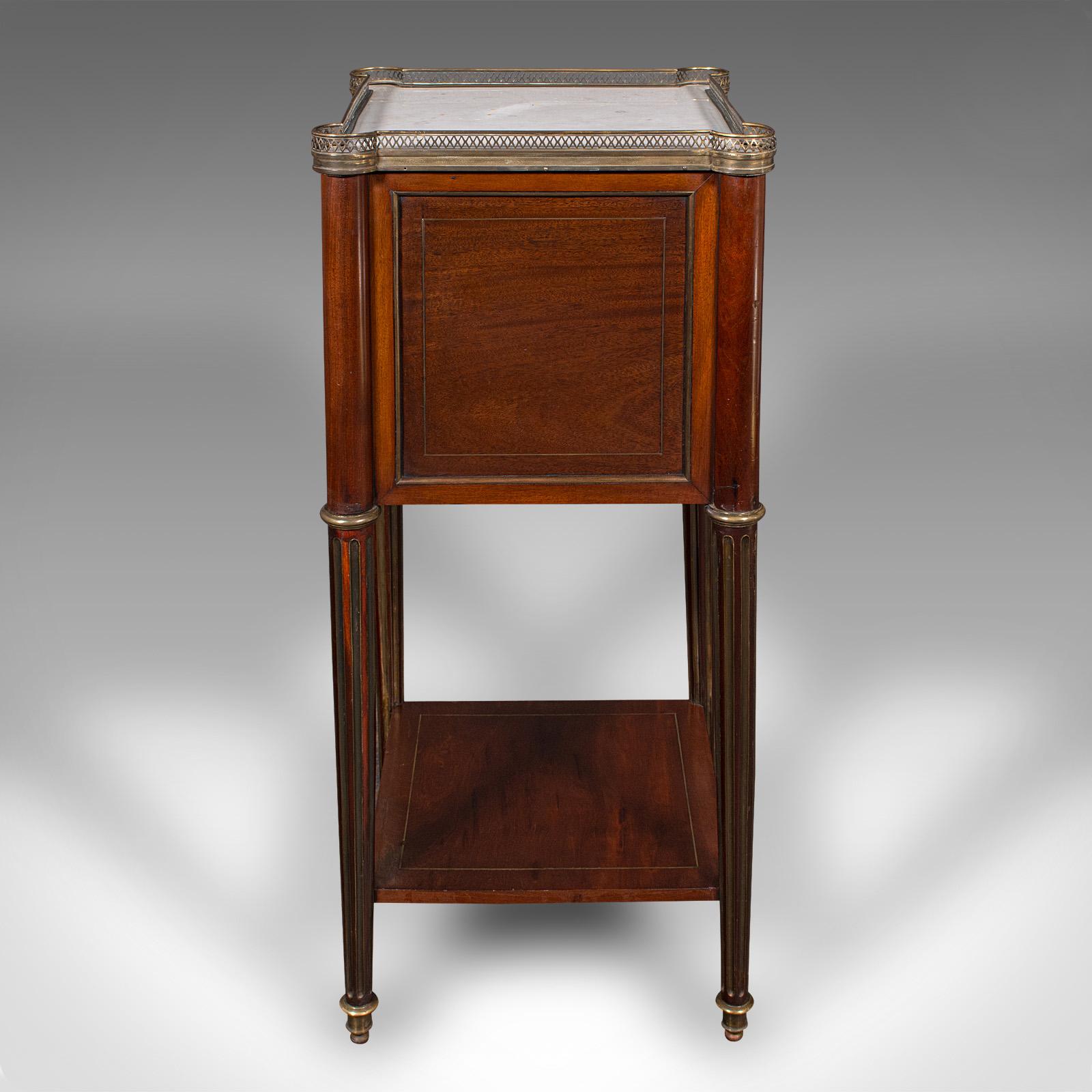 Laiton Ancienne table de chevet, française, noyer, marbre, table de nuit, victorienne, Circa 1840 en vente