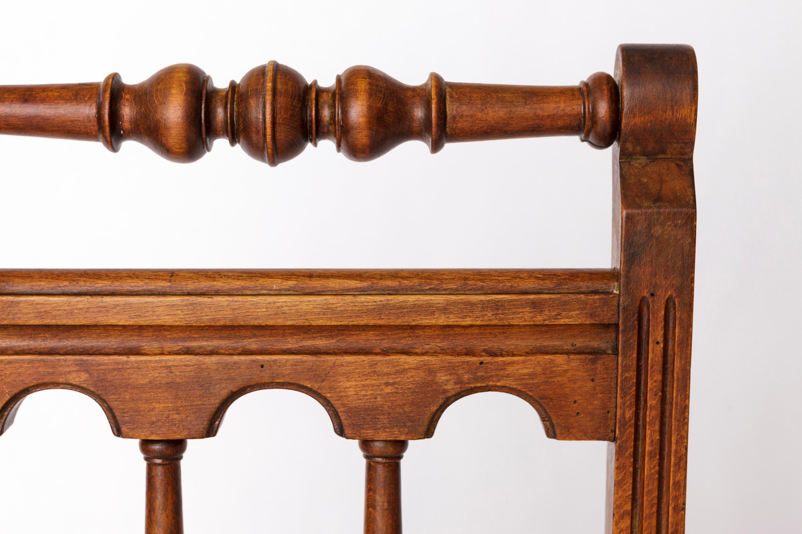 Milieu du XXe siècle Chaise ancienne en hêtre avec assise en cannage viennois - Chaise vintage tissée des années 1940 en vente
