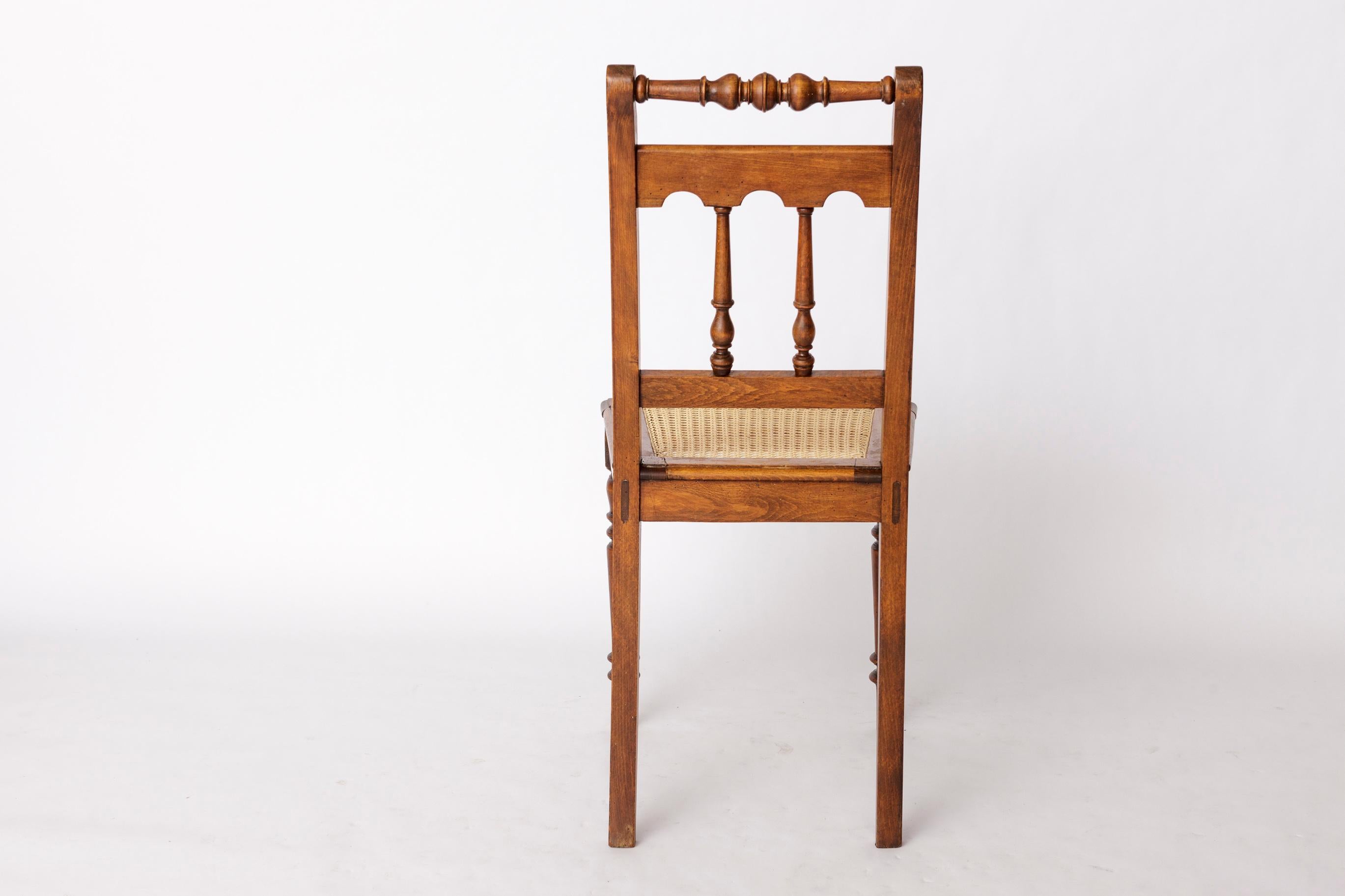 Chaise ancienne en hêtre avec assise en cannage viennois - Chaise vintage tissée des années 1940 en vente 2