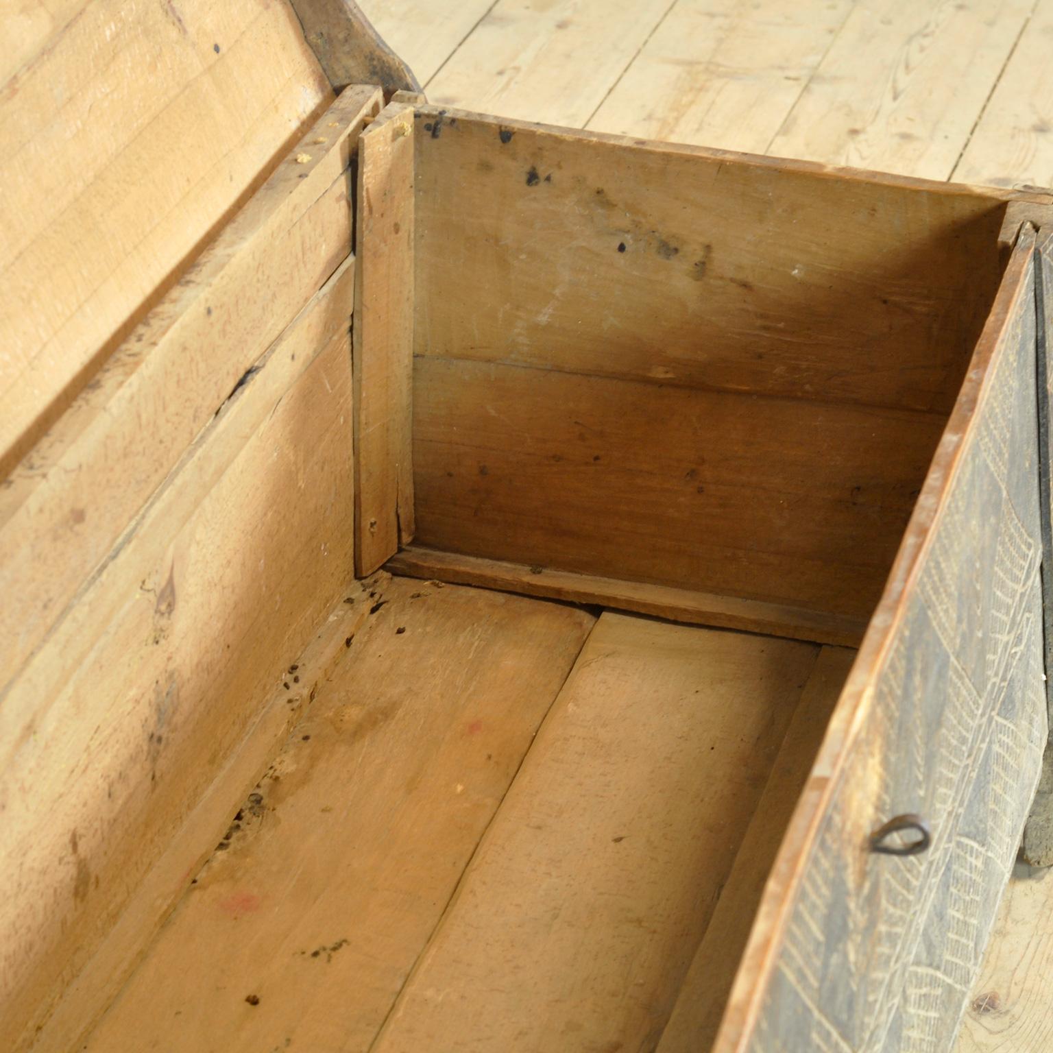 Antique beech Shepherd’s Chest, 1820s In Good Condition In Amsterdam, Noord Holland