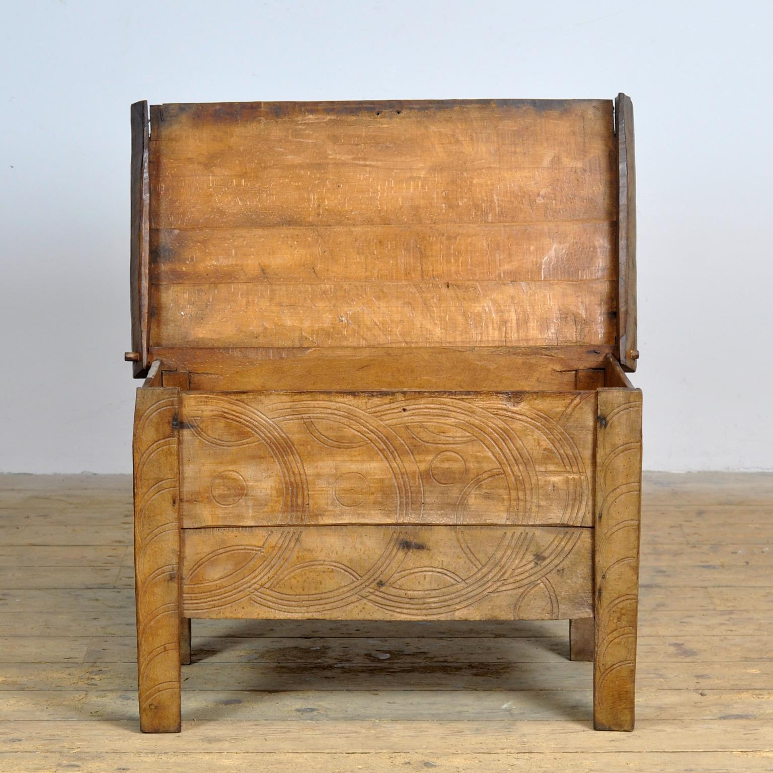 Antique beech Shepherd’s Chest, 1850s In Good Condition In Amsterdam, Noord Holland