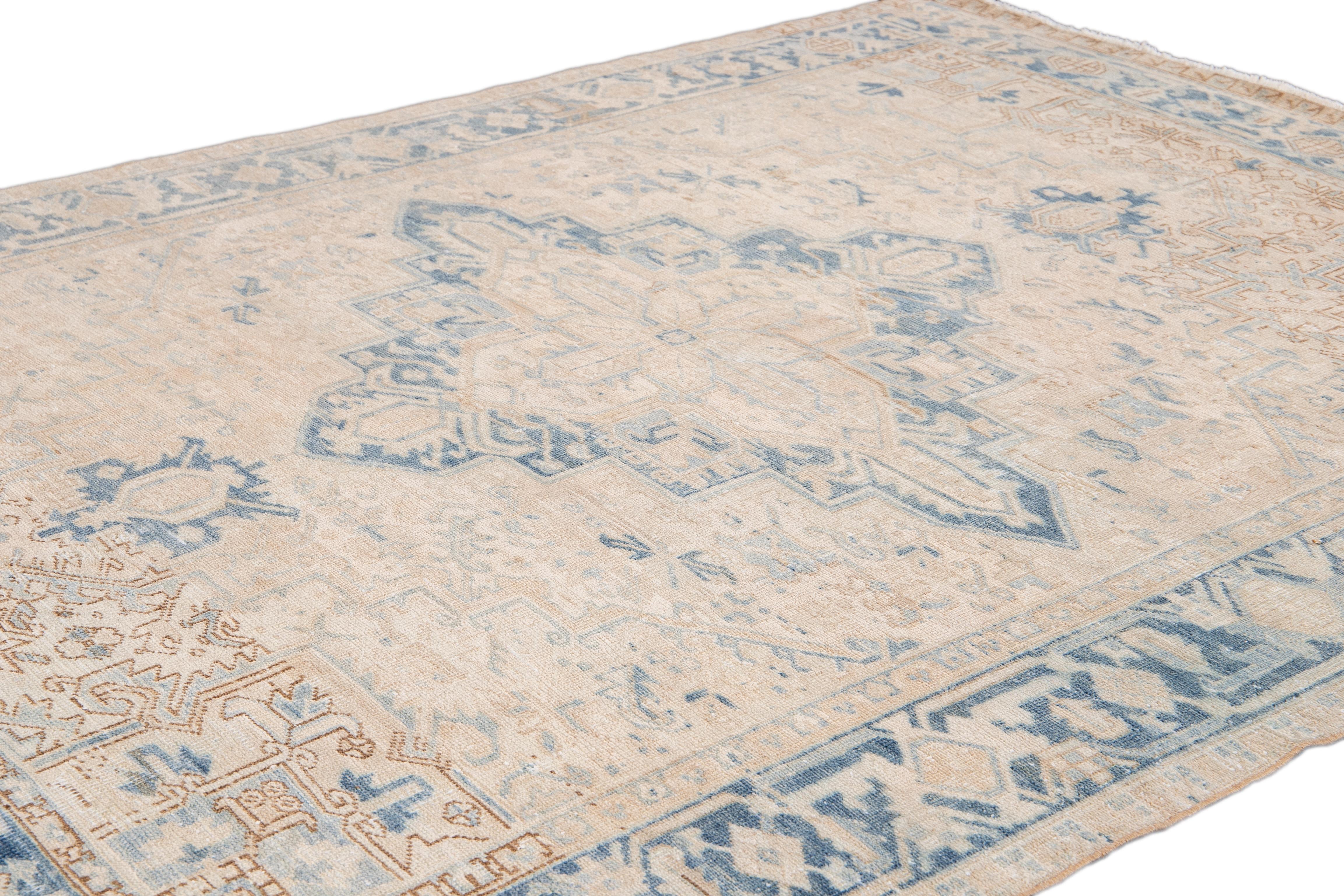 Antique Beige and Blue Persian Heriz Handmade Medallion Floral Wool Rug In Good Condition For Sale In Norwalk, CT