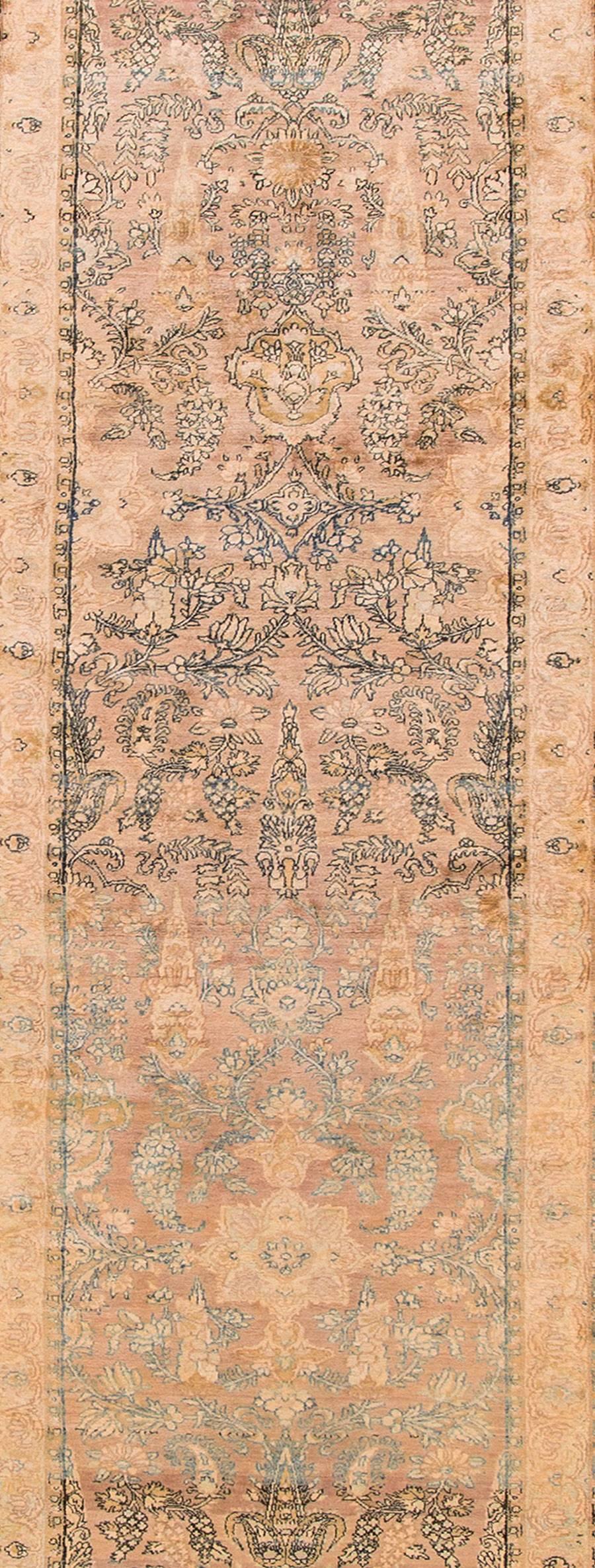 Perse Tapis de couloir persan ancien en laine Kerman beige et bleu en vente