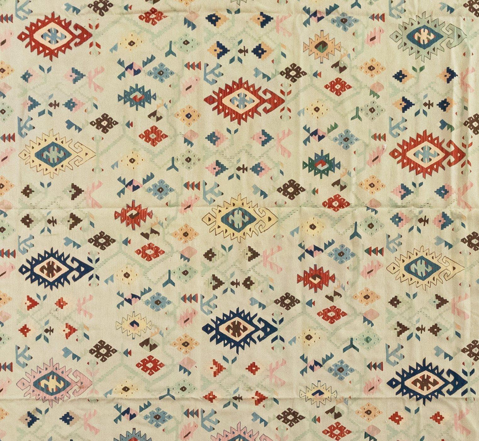 Alfombra vintage de tejido plano Kilim multicolor marfil de Europa del Este, años 60 Europeo en venta