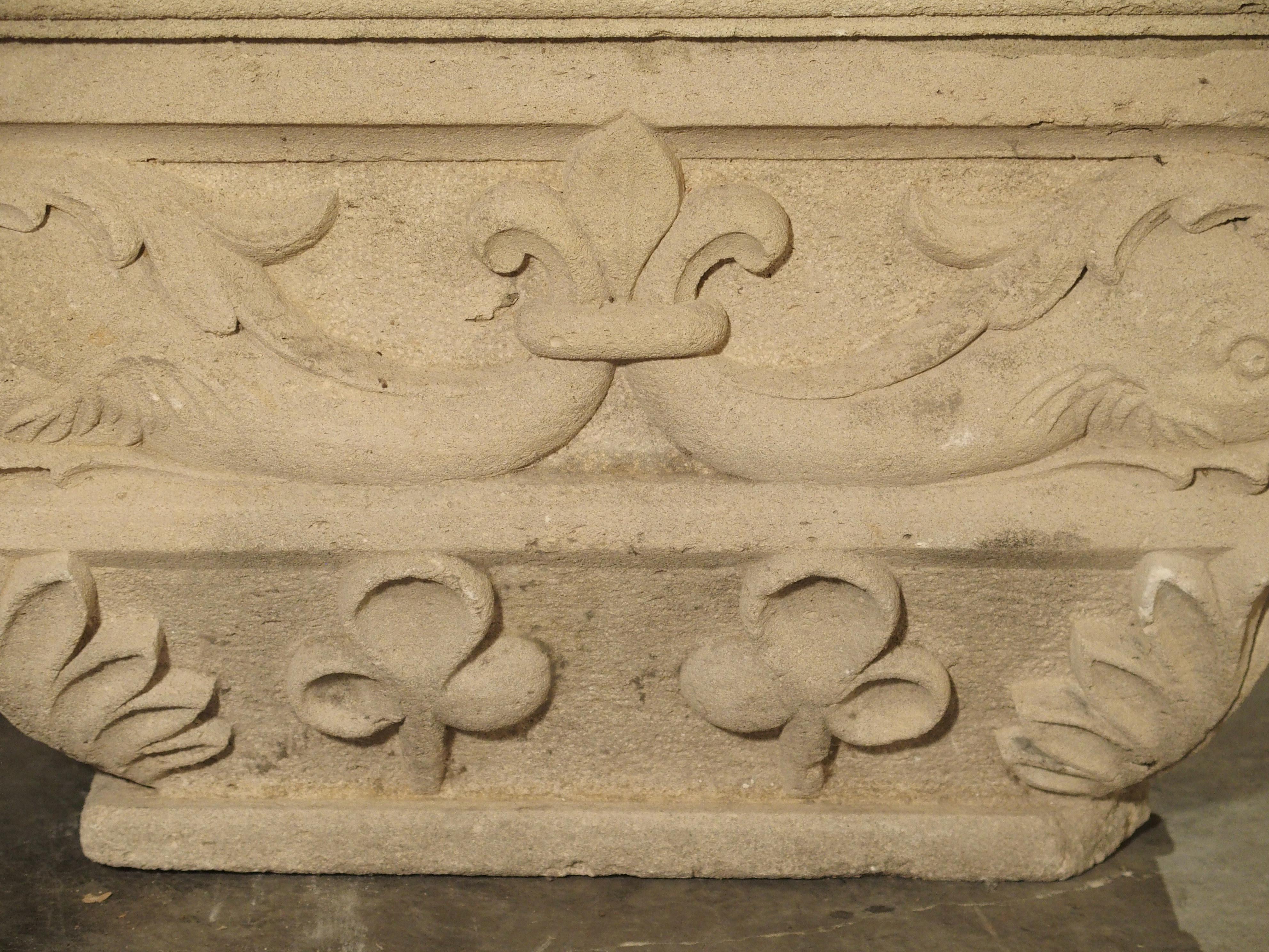 Antique Beige Limestone Pedestal, Savonnières-en-perthois France, 19th Century In Good Condition In Dallas, TX