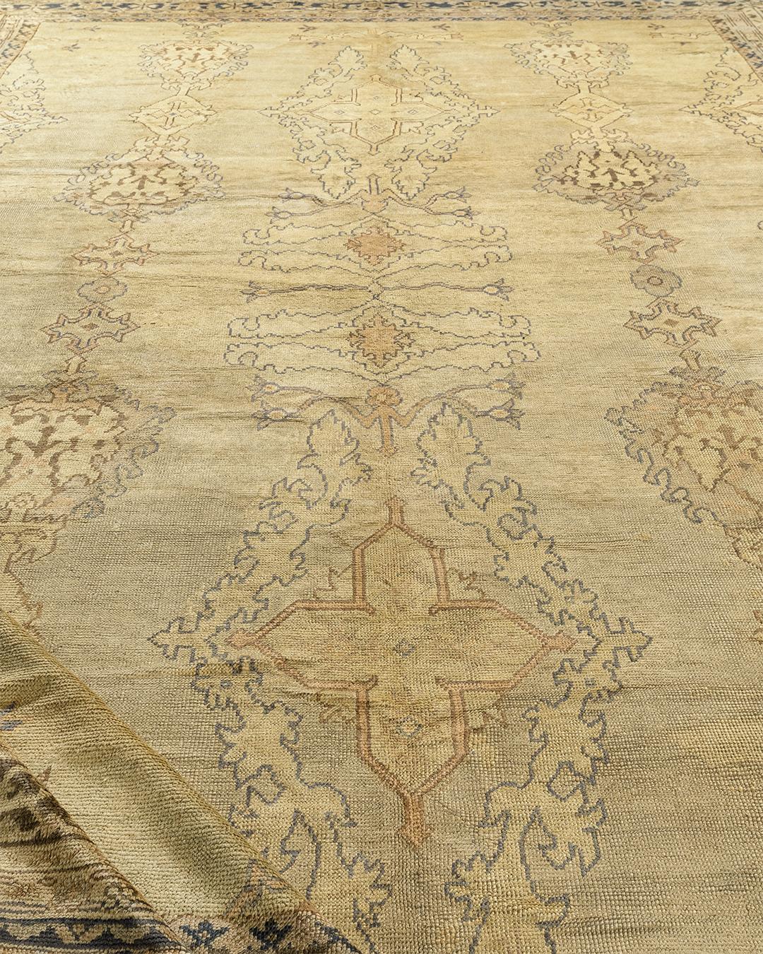 Antiker beigefarbener türkischer Oushak-Teppich in Übergröße 13'5 x 18'8 (Handgewebt) im Angebot