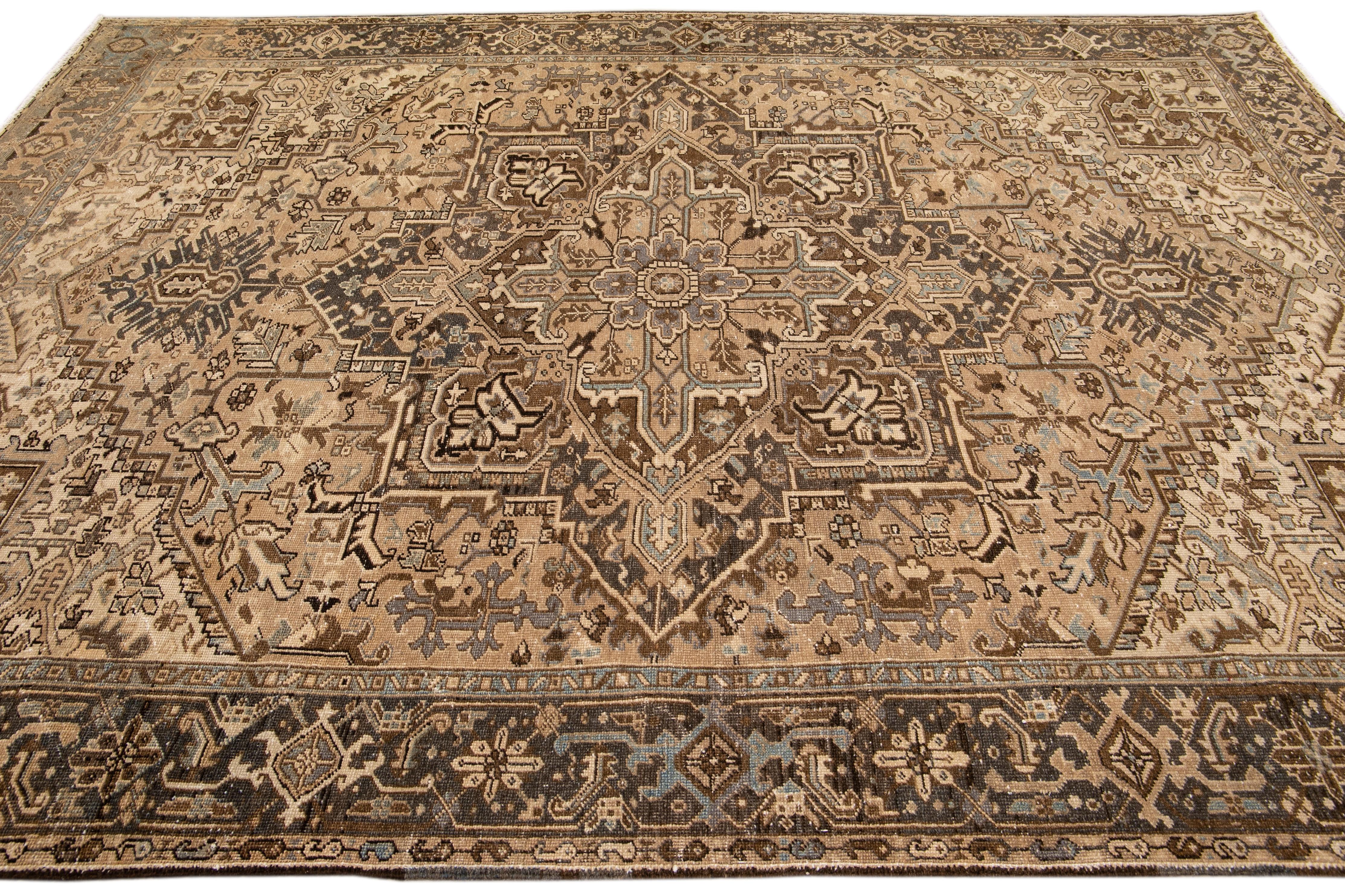 Early 20th Century Antique Beige Persian Heriz Handmade Medallion Wool Rug For Sale