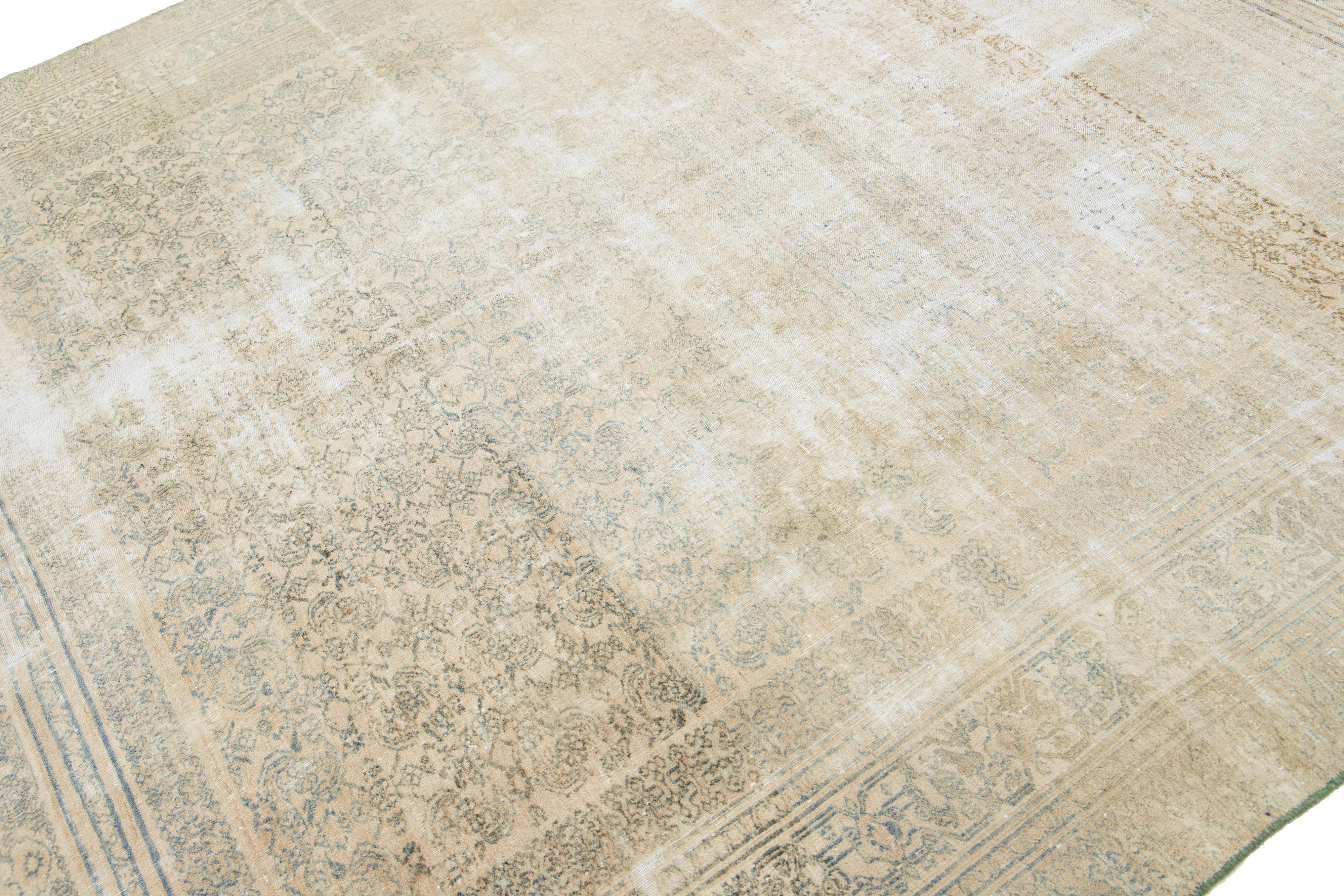 Antiker persischer Malayer-Wollteppich in Beige, handgefertigt mit Allover-Motiv (Persisch) im Angebot