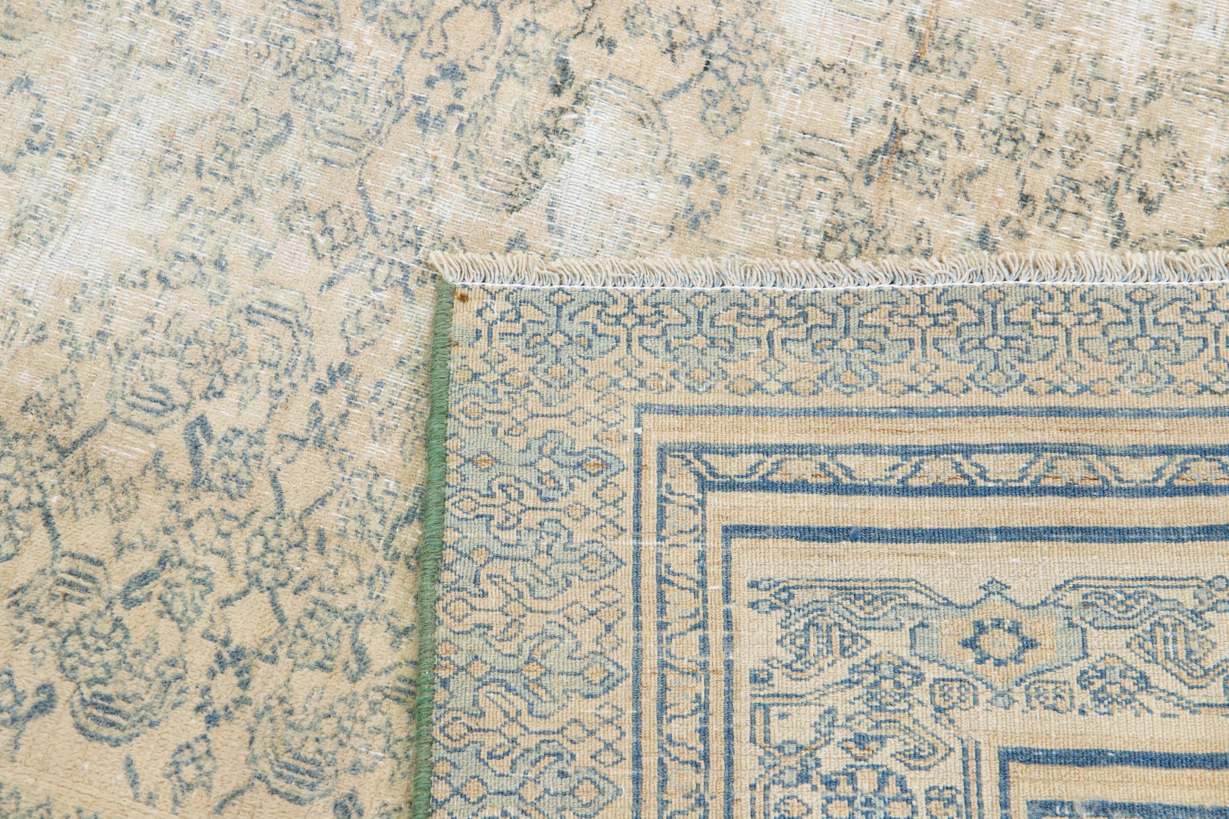 Antiker persischer Malayer-Wollteppich in Beige, handgefertigt mit Allover-Motiv im Angebot 1