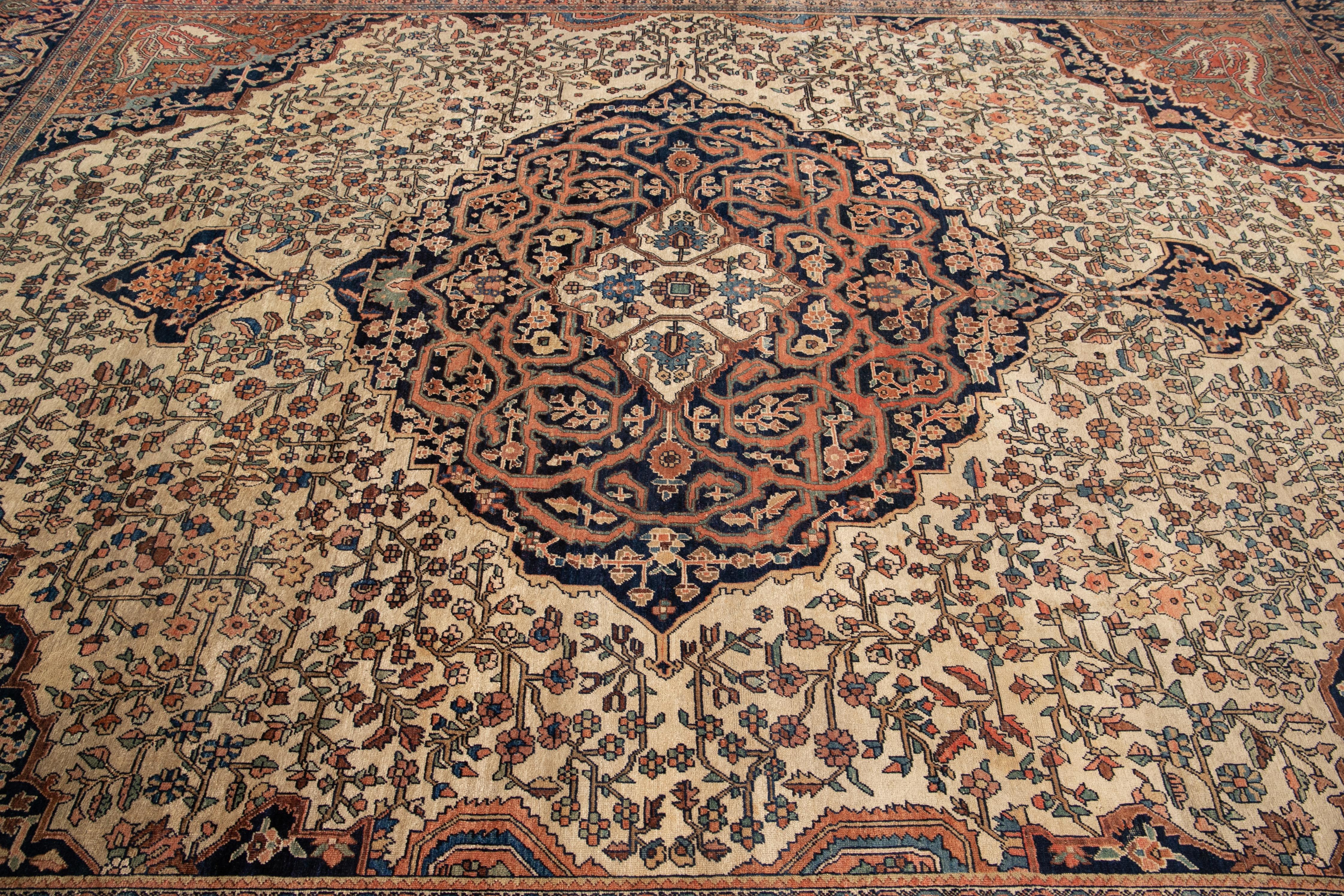 Antique Beige Sarouk Farahan Persian Handmade Wool Rug For Sale 2
