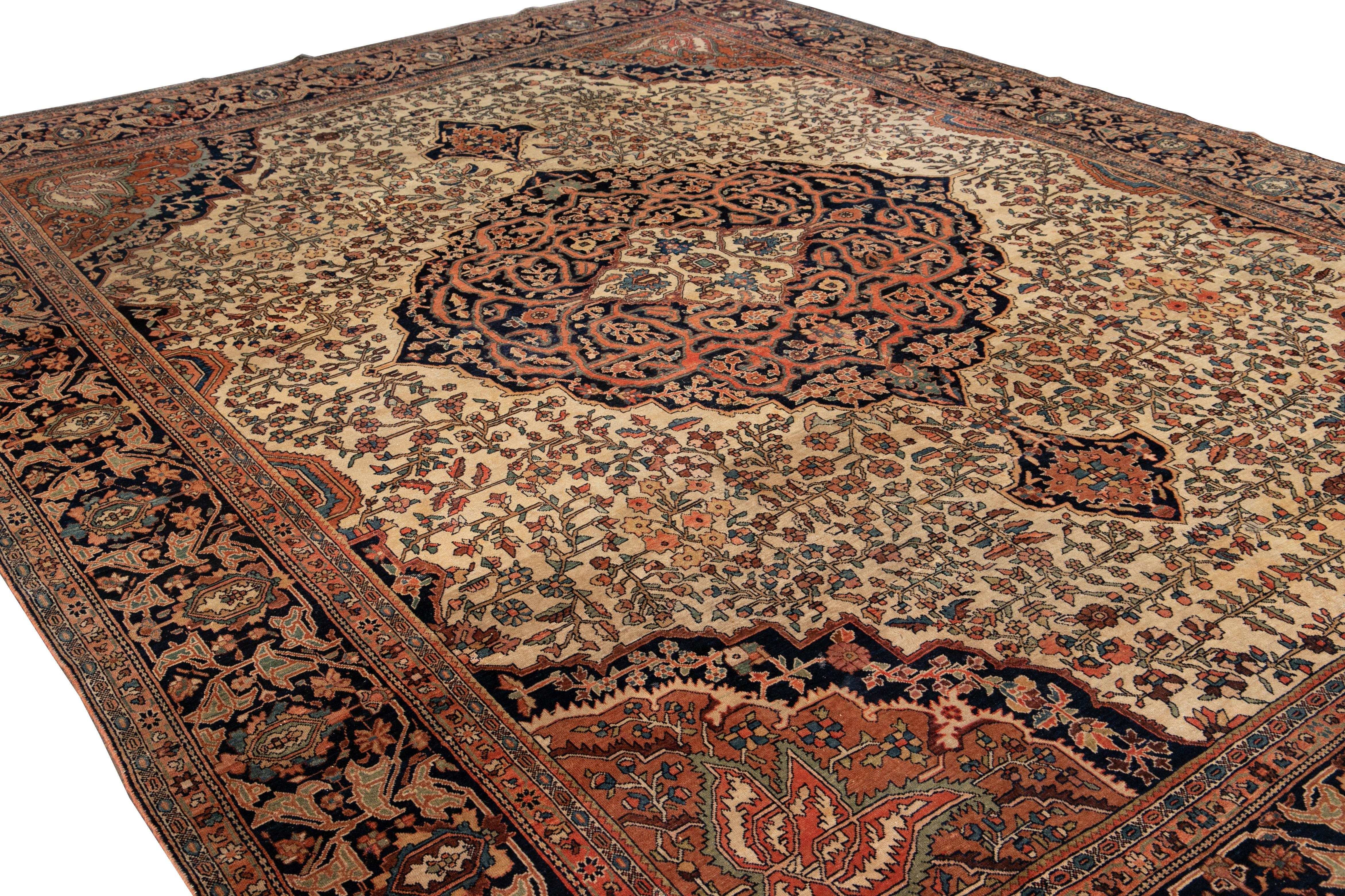 Antiker persischer, handgefertigter Sarouk Farahan-Teppich aus Wolle in Beige im Angebot 2