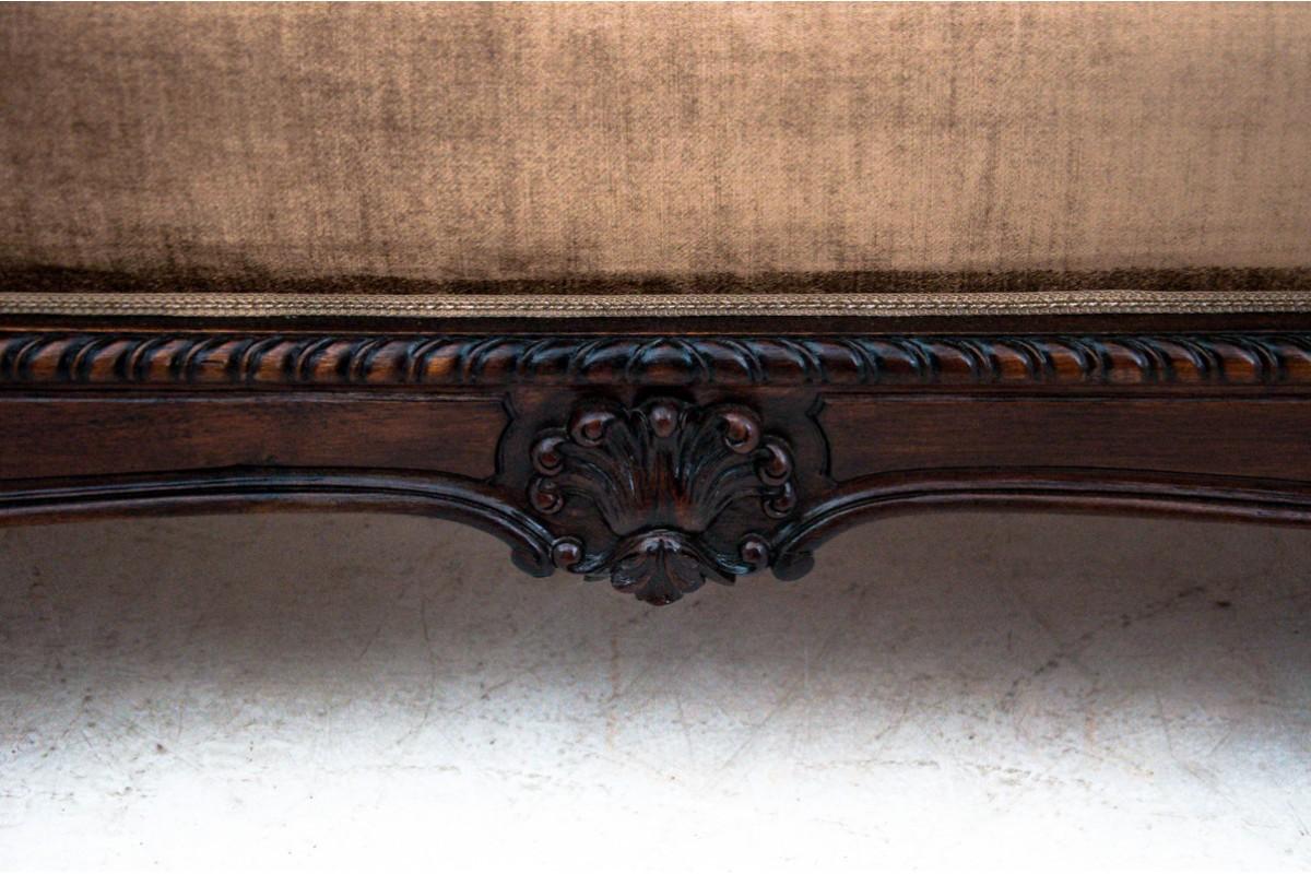 Antikes beigefarbenes Sofa, Skandinavien, ca. 1890er Jahre. Wiederhergestellt. (Skandinavisch) im Angebot