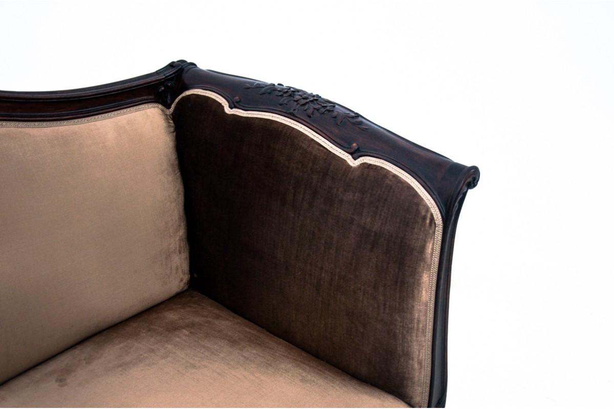 Antikes beigefarbenes Sofa, Skandinavien, ca. 1890er Jahre. Wiederhergestellt. (Samt) im Angebot
