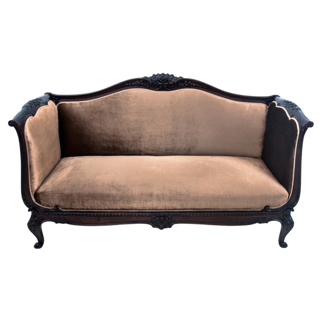 Antikes beigefarbenes Sofa, Skandinavien, ca. 1890er Jahre. Wiederhergestellt. im Angebot