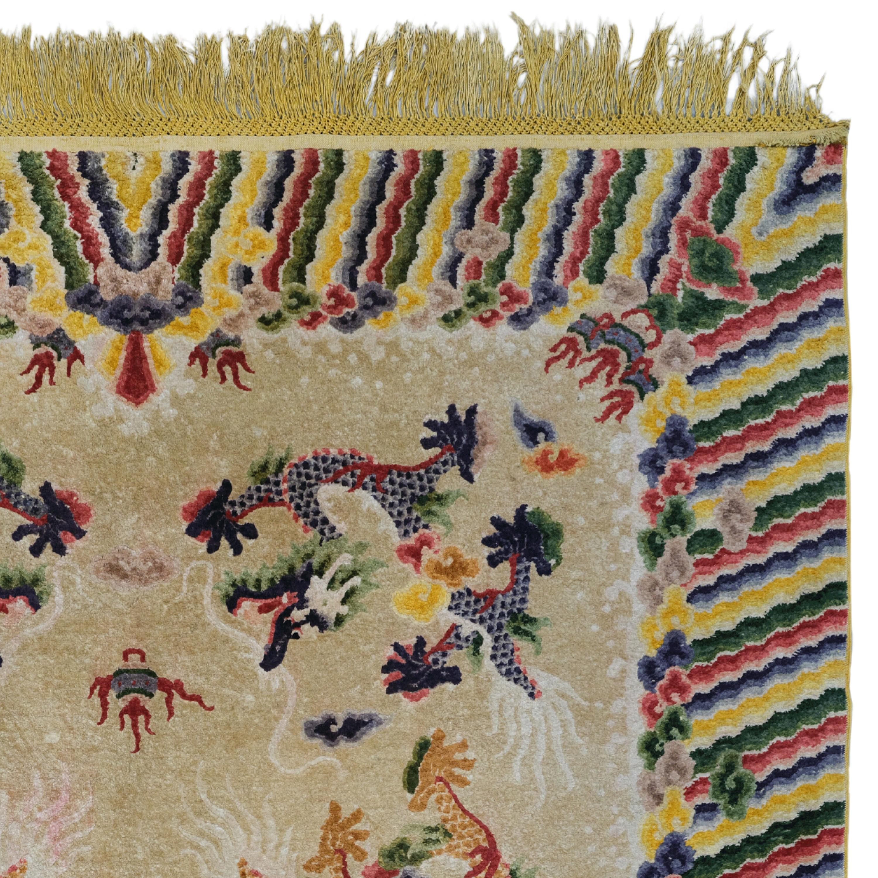 Antiker Pekinger Seiden-Palastteppich aus Seide – handgefertigter asiatischer Teppich, antiker Teppich im Zustand „Gut“ im Angebot in Sultanahmet, 34