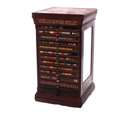 Ancienne armoire à seau en fil de soie à treize tiroirs avec ceinture, circa 1890