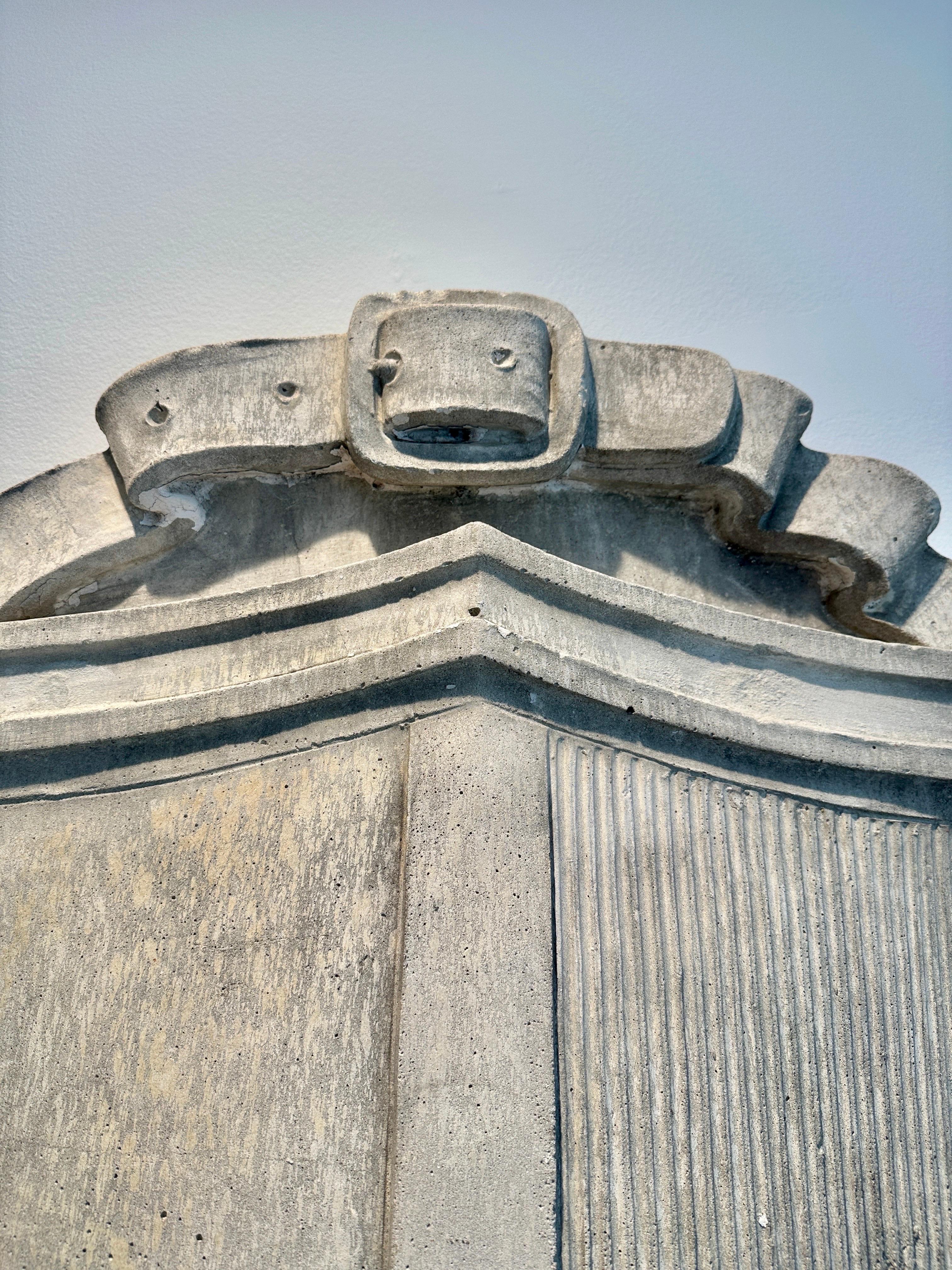 Antikes belgisches architektonisches Element, montiertes Wappen (Belgisch) im Angebot