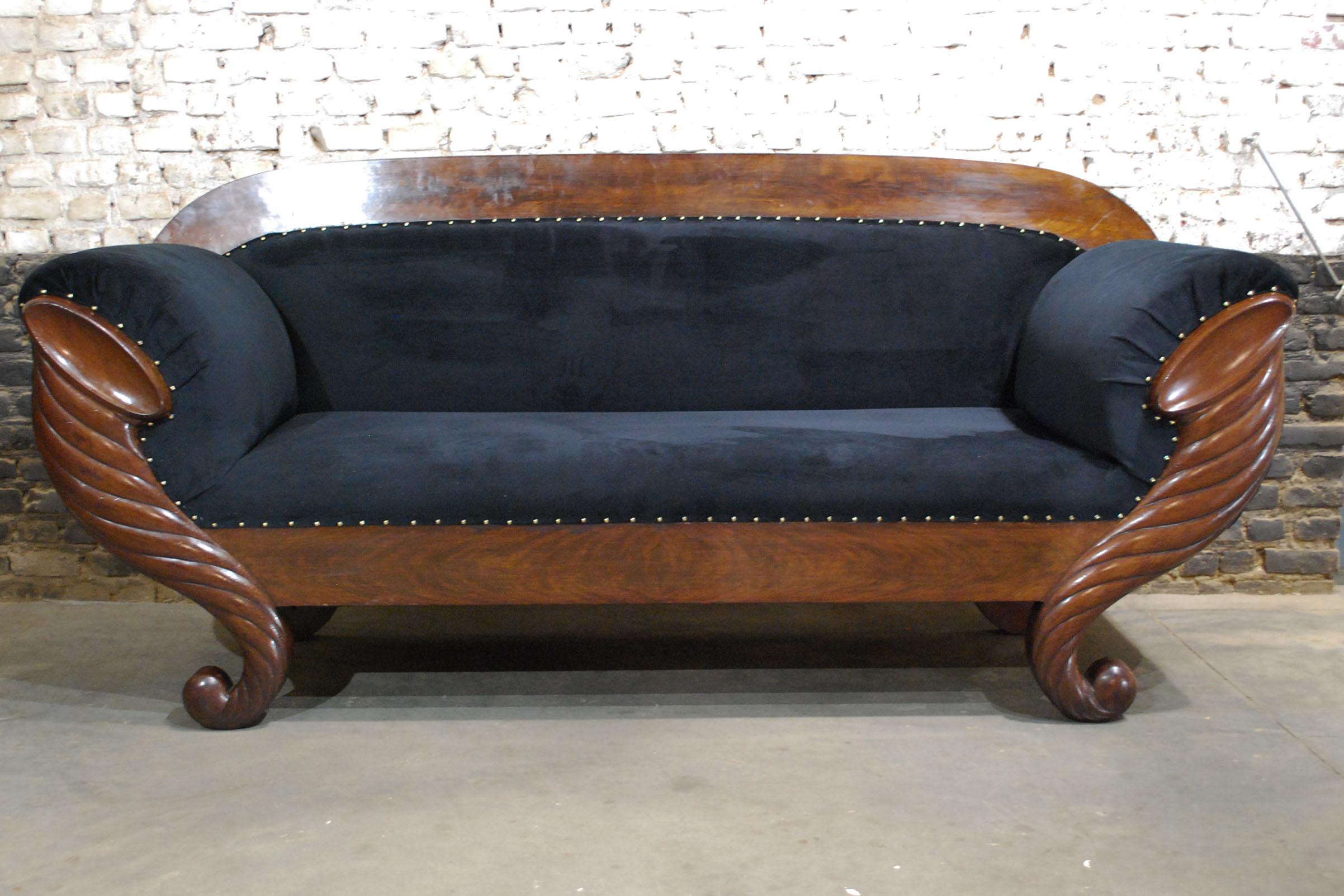 Antique Belgian Biedermeier Sofa, Couch in Mahogany and Black Velvet In Good Condition In Casteren, NL