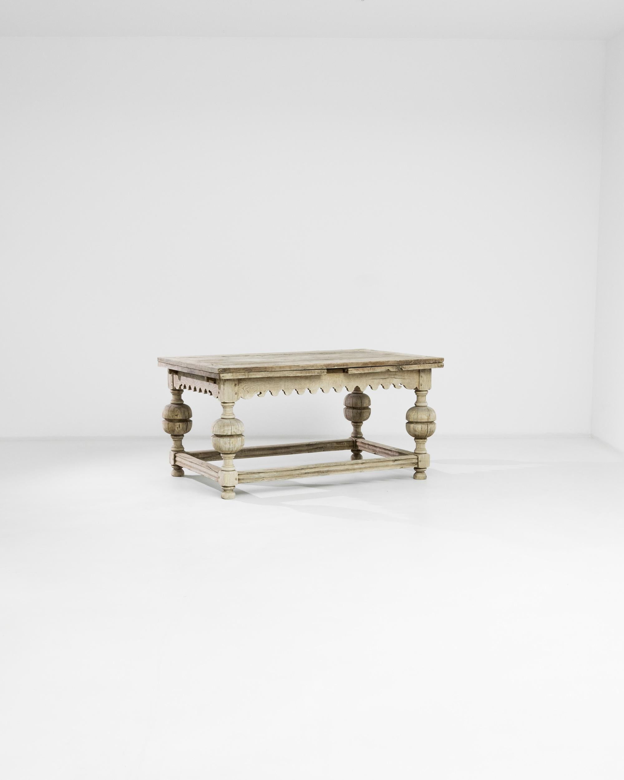 Antiker belgischer Tisch aus gebleichter Eiche, Belgien im Zustand „Gut“ im Angebot in High Point, NC
