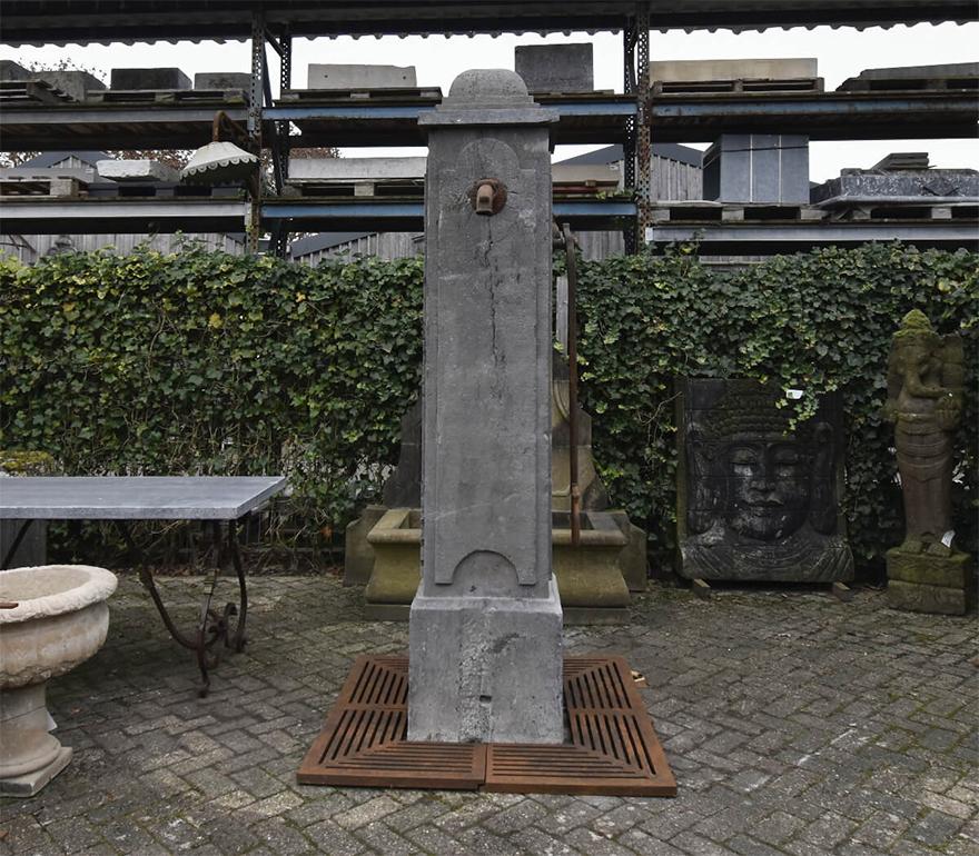 Antique Belgian bluestone village pump with grate 19th Century In Fair Condition For Sale In Udenhout, NL