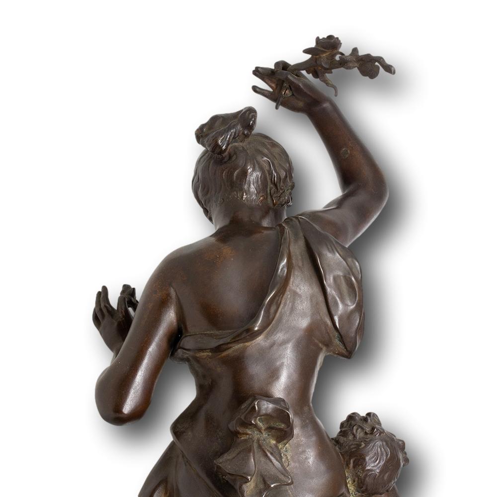 AUGUSTE DE WEVER (1836-1910)

Dalla nostra collezione di sculture in bronzo, siamo lieti di offrire questa superba figura in bronzo di Auguste de Wever Fleur d'amour belga. La scultura modellata in bronzo presenta una fanciulla seduta su una colonna