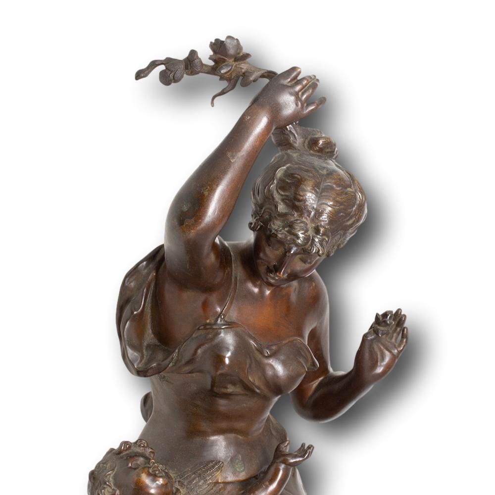 XIX secolo Antica figura belga in bronzo Fleur d'amour di Auguste de Wever in vendita