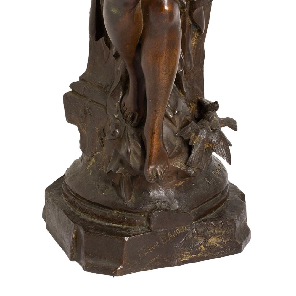 Antica figura belga in bronzo Fleur d'amour di Auguste de Wever in vendita 1