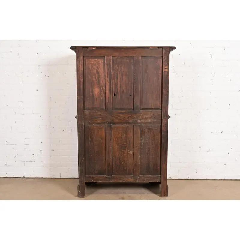 Ancienne armoire de bar en chêne sculpté de style néo-gothique belge, vers 1880 en vente 5