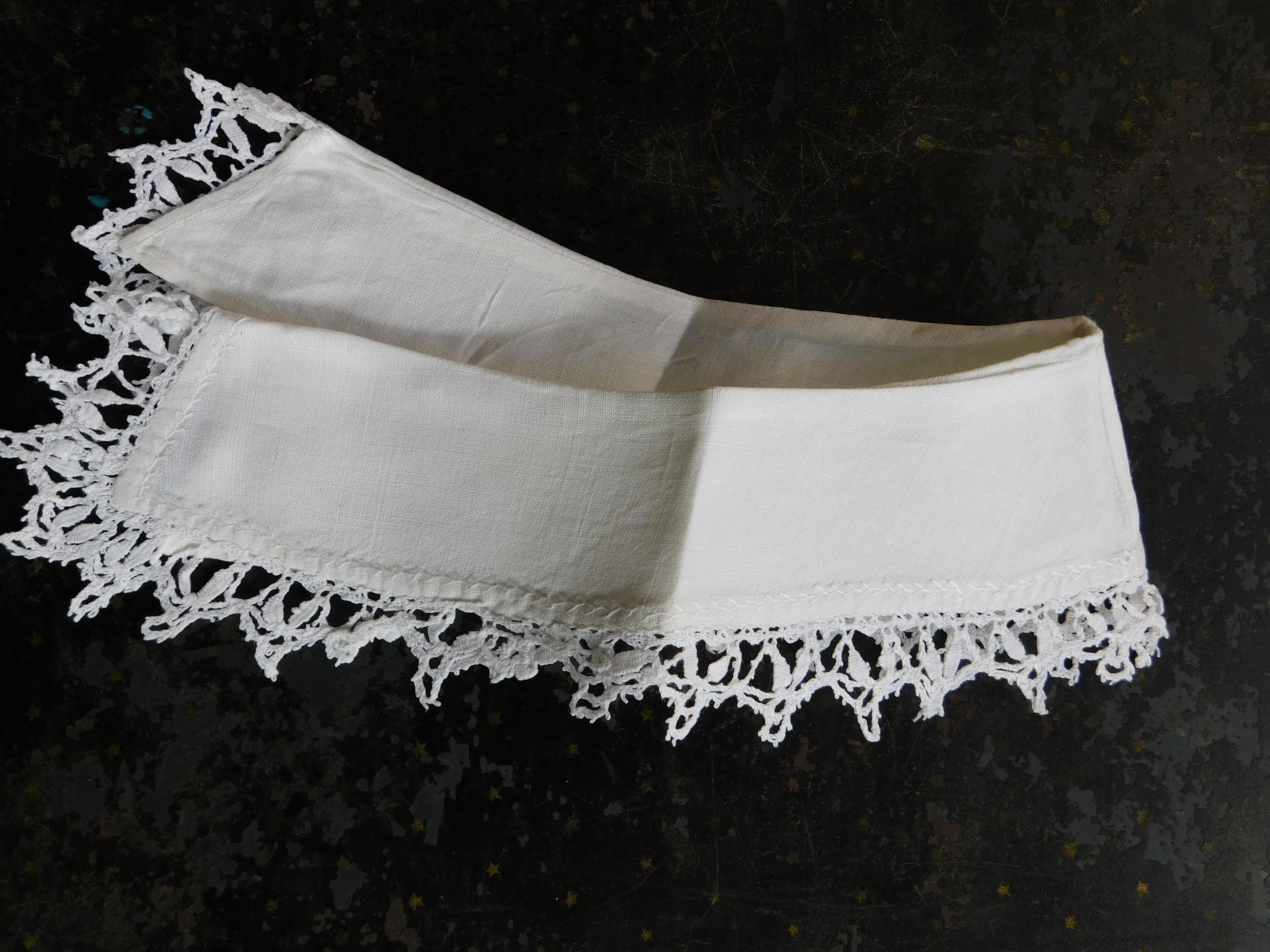 Women's Antique Belgian Lace and Linen Collar For Sale