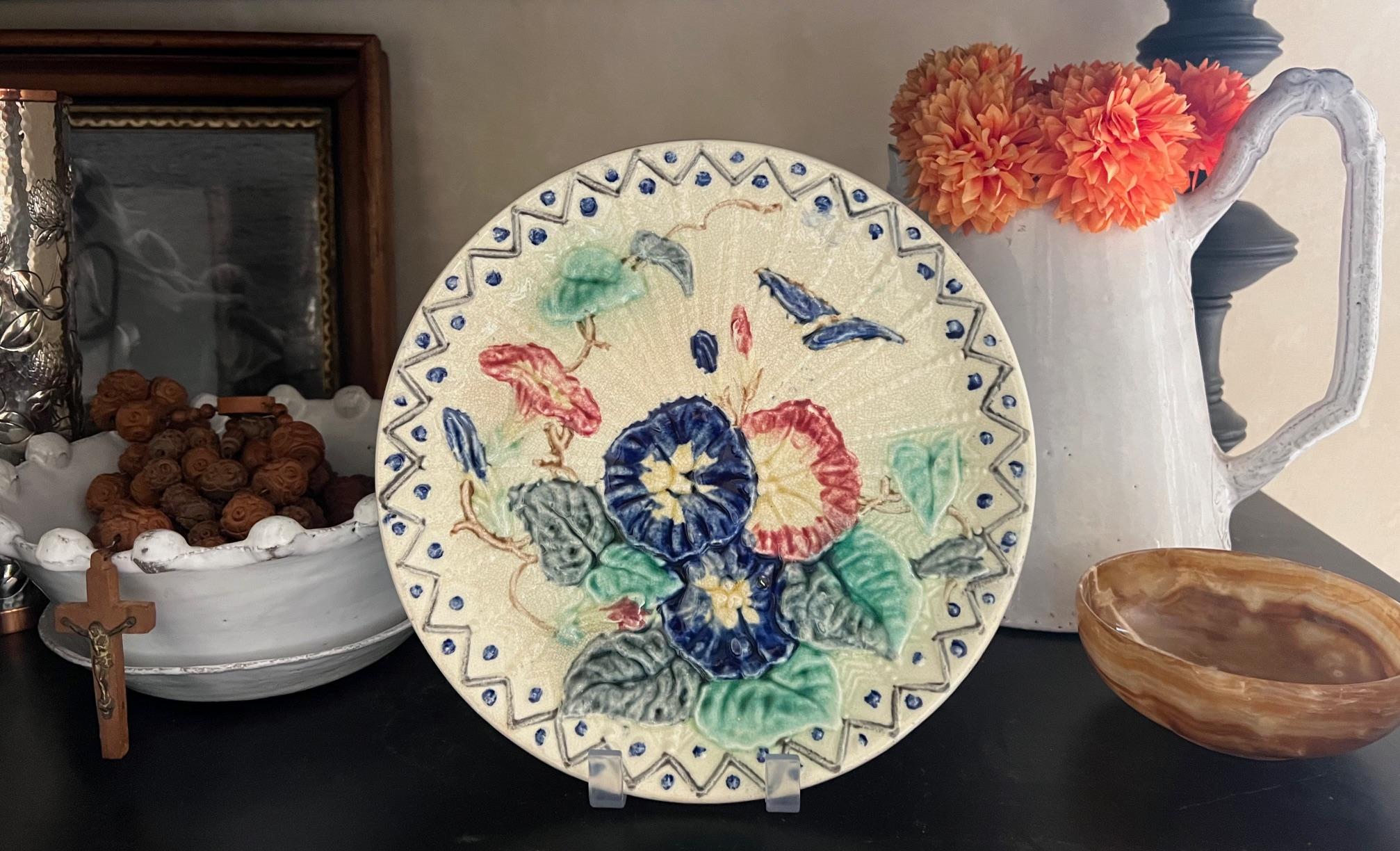 Antique plate made in Belgium in the late 19th century by Wasmuel. The plate is called the 