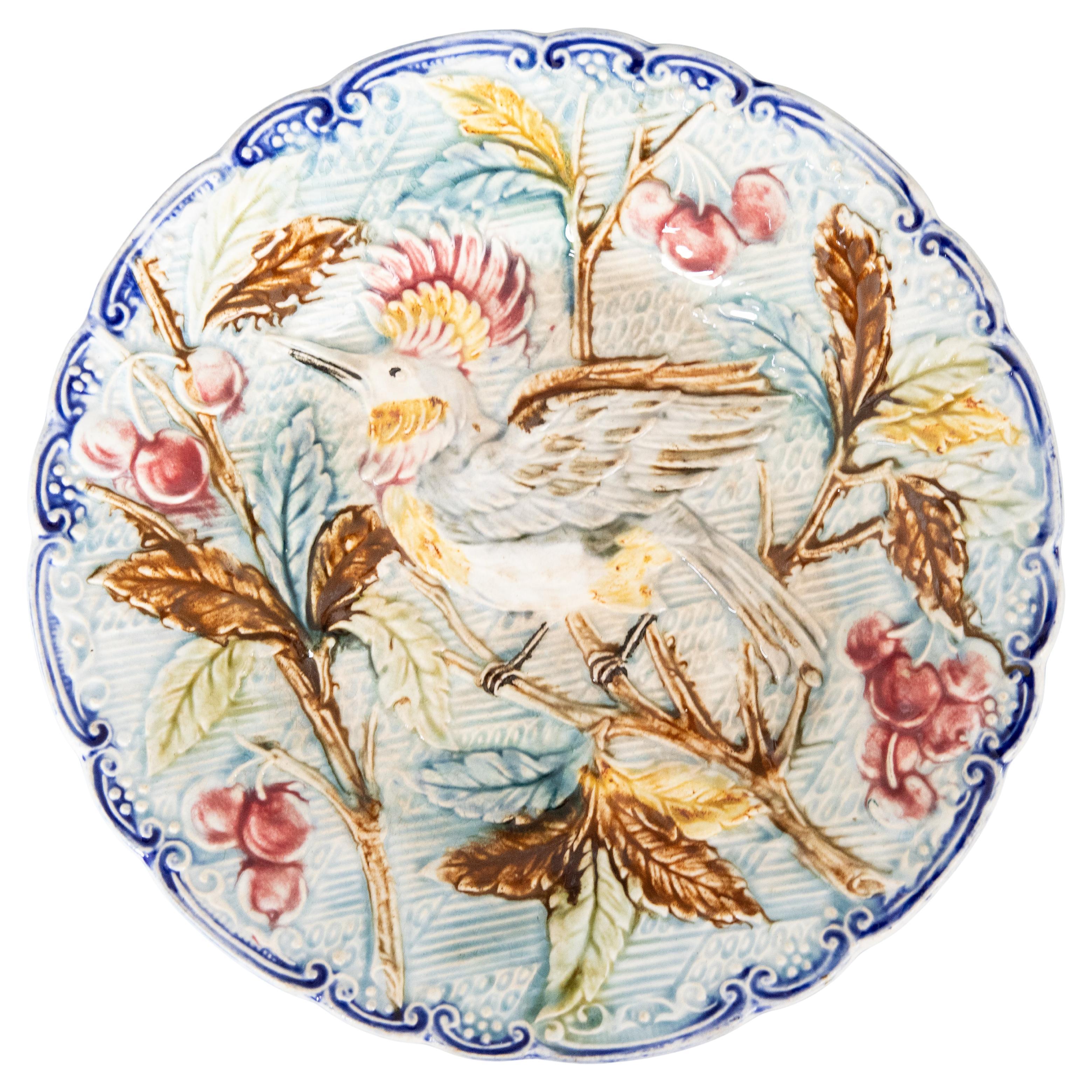 Antiker belgischer Wasmuel Majolica Vogel mit Kirschen Teller, CIRCA 1890