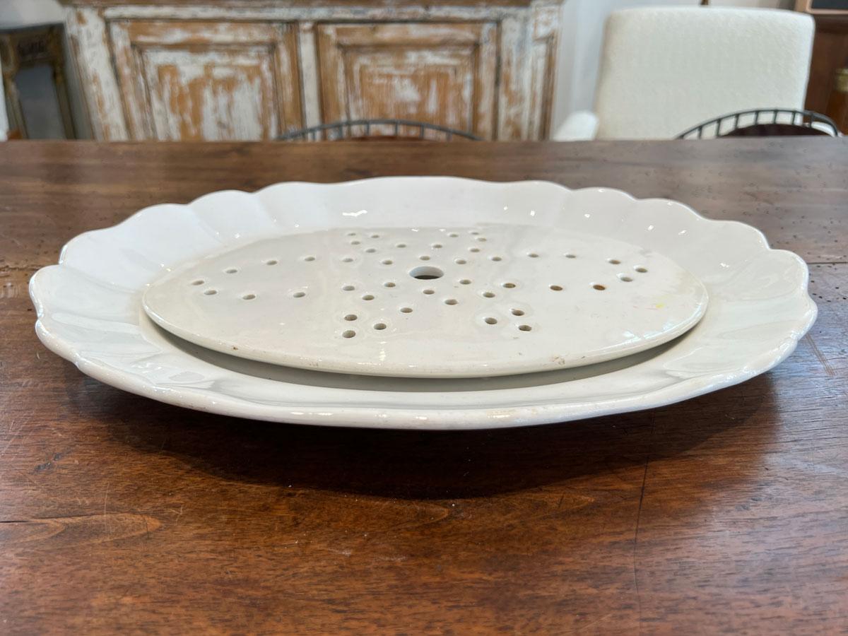 Antiguo Plato Belga Blanco de Ironstone con Plato Escurridor siglo XIX en venta